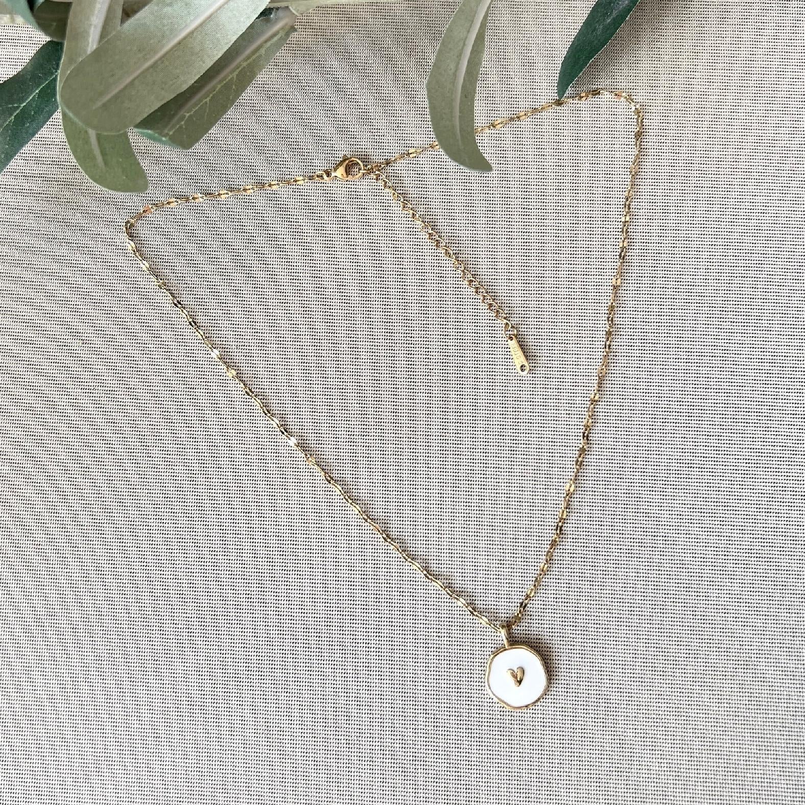 Zarte Halskette, Gold, Herzanhänger rund, goldene Halskette, weiß goldener Anhänger, Schmuck Hochzeit, Geschenk für Sie, Weihnachtsgeschenk Frauen, Geburtstagsgeschenk, Trauzeugin, Brautjungfer, Schmuckblüte