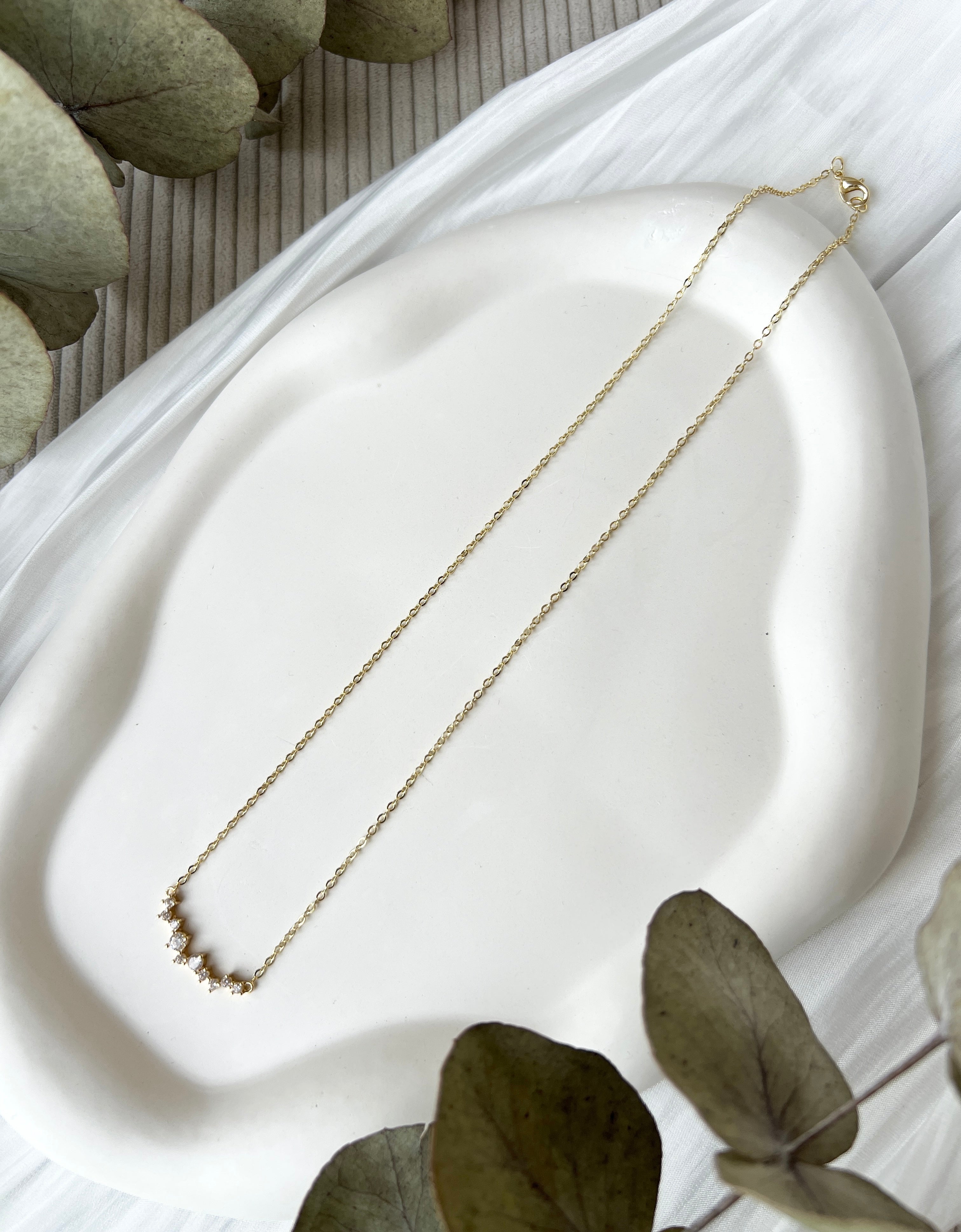 Halskette mit funkelnden Steinchen, Goldene Kette, Gold, Geschenk fuer Sie, Brautschmuck, feiner Schmuck, Hochzeit, Damenschmuck, Frauenschmuck, Brautkette, Weihnachtsgeschenk fuer Frauen