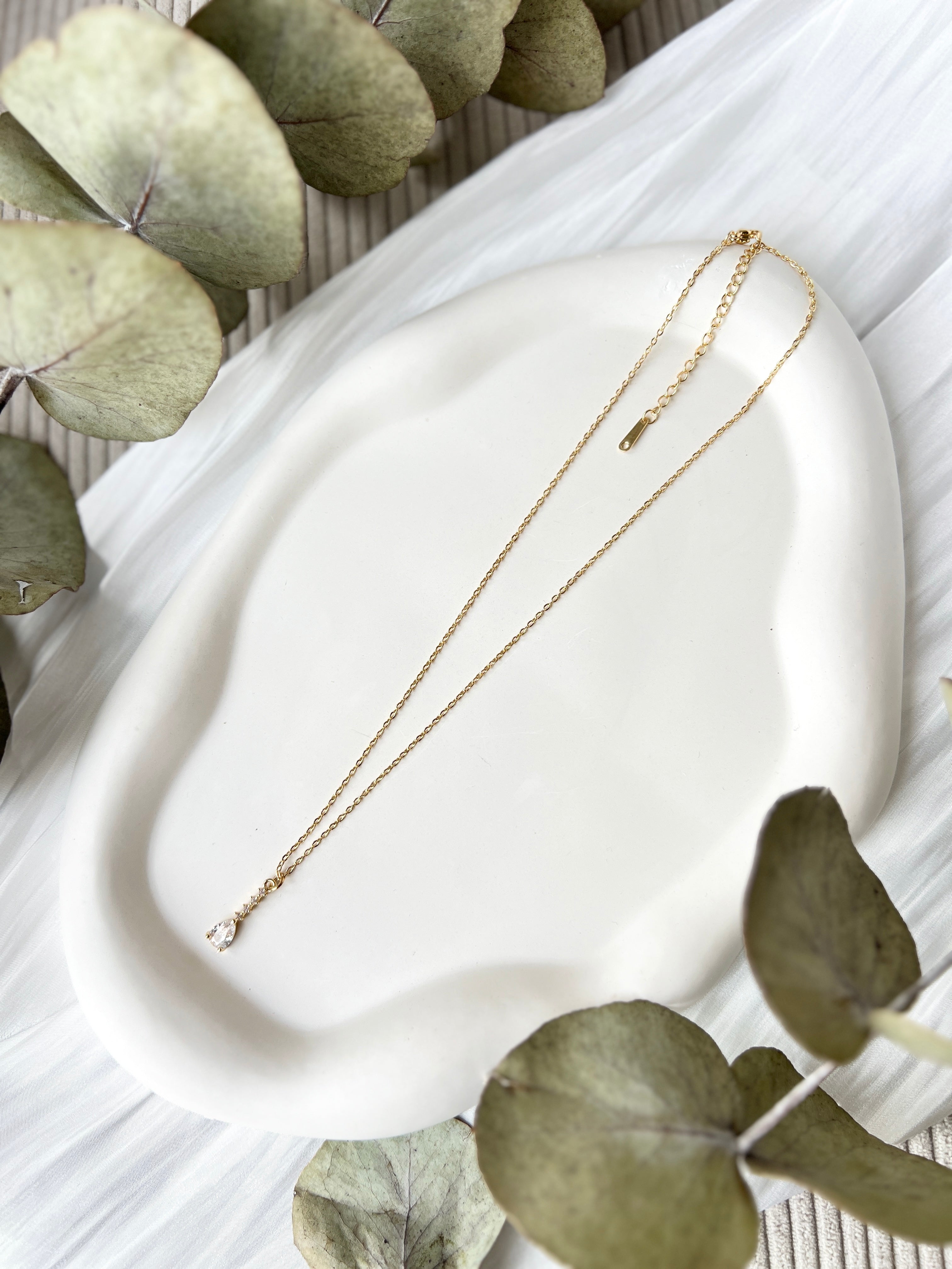 Brautschmuck, goldene Halskette, funkelnder Cubic Zirkonia Anhänger, feine Brauthalskette, Geschenk fuer Sie, Damenschmuck, verstellbar, Gold, Brautjungfer, Schmuck Hochzeit, glaenzende Kette, Weihnachtsgeschenk Frauen