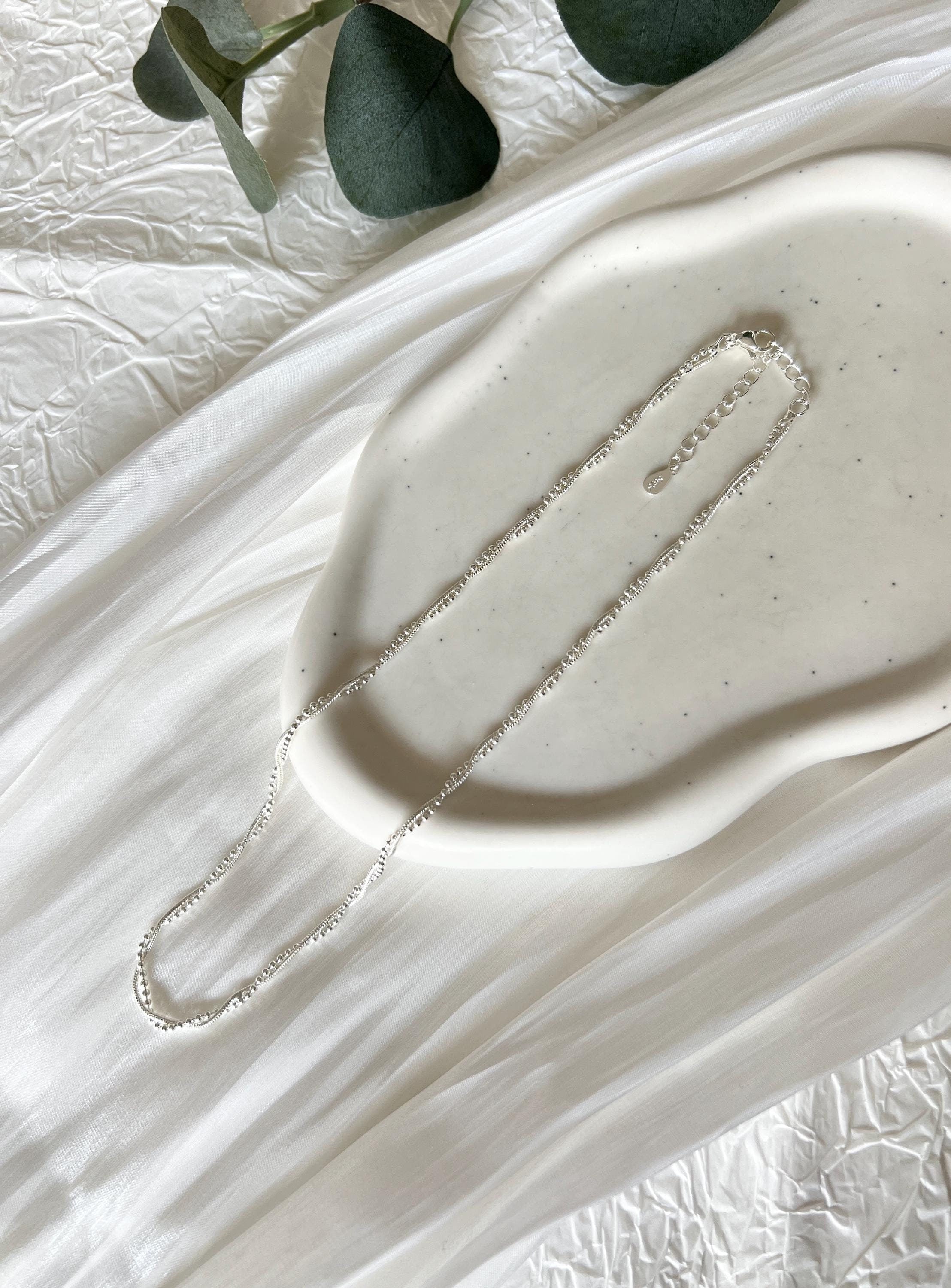 Halskette, Silber, gedrehtes Band, Kugelkette, Halsschmuck Braut, feiner Brautschmuck, Schmuck Hochzeit, Standesamt, kurze Kette