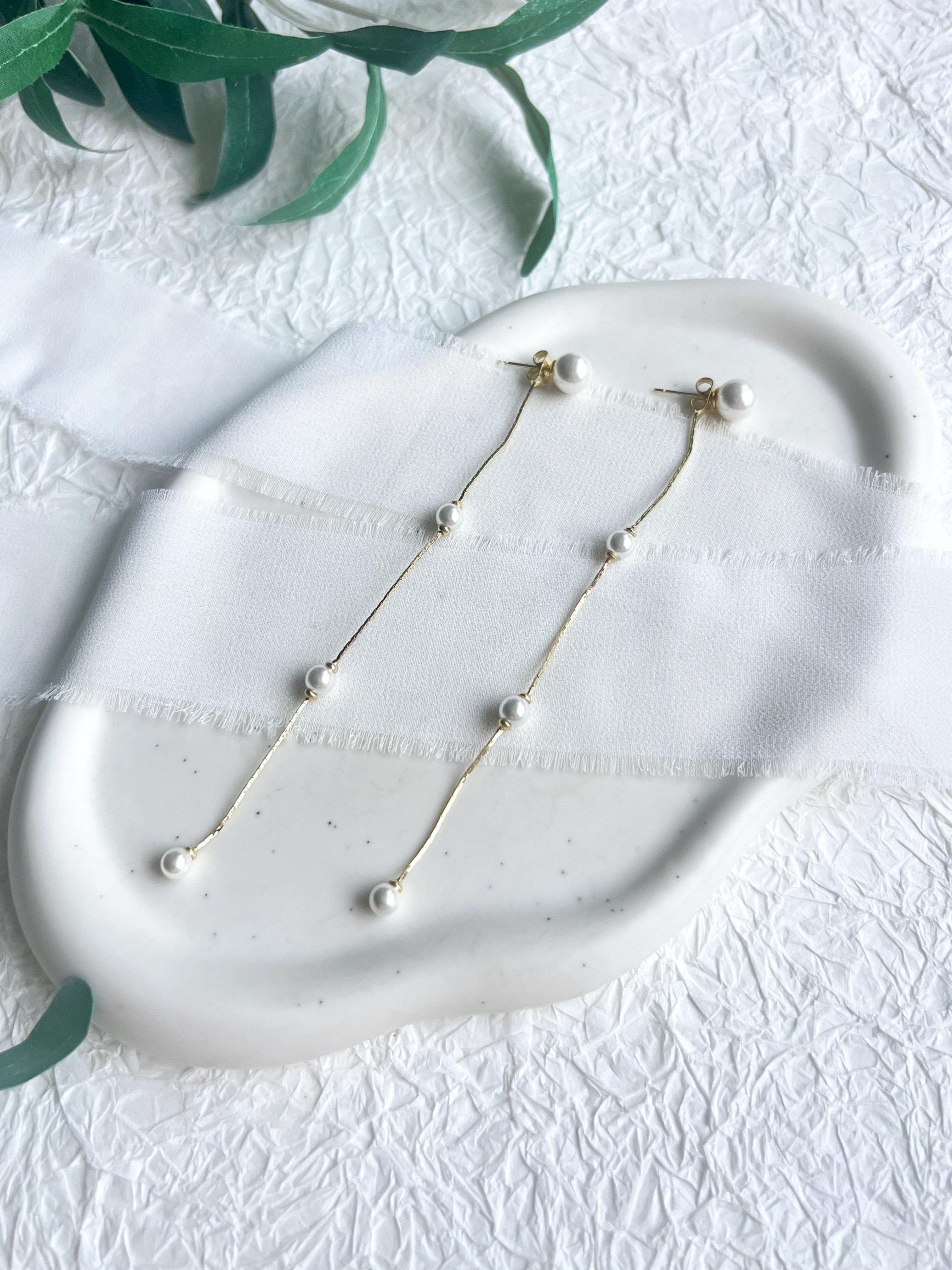 Perlenohrringe, Schmuck Hochzeit, Gold, weiße Perlen, Ohrringe Braut, Brautschmuck, Brautohrringe, moderne Hängeohrringe standesamt, Ohrstecker Brautjungfer