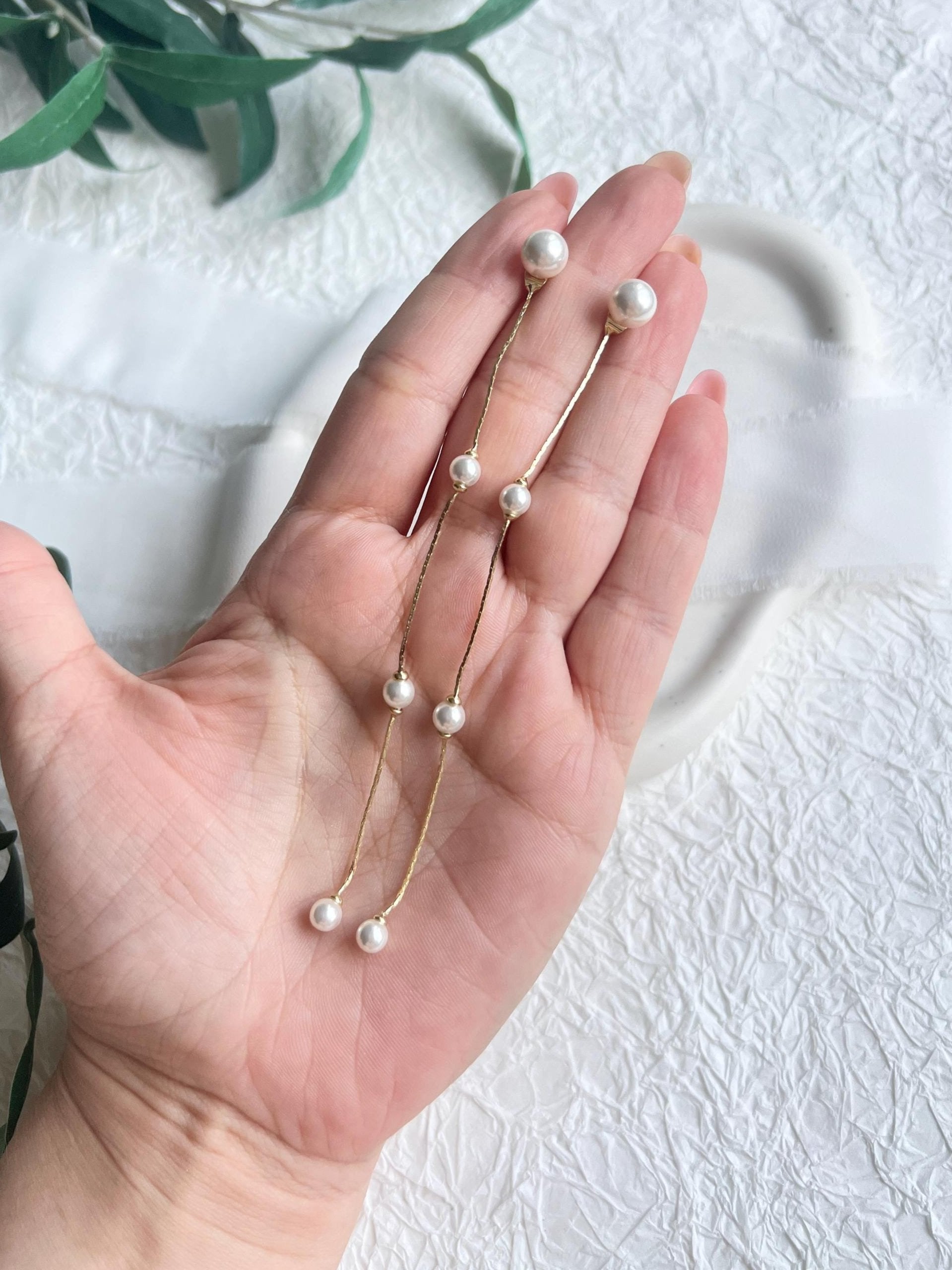 Perlenohrringe, Schmuck Hochzeit, Gold, weiße Perlen, Ohrringe Braut, Brautschmuck, Brautohrringe, moderne Hängeohrringe standesamt, Ohrstecker Brautjungfer