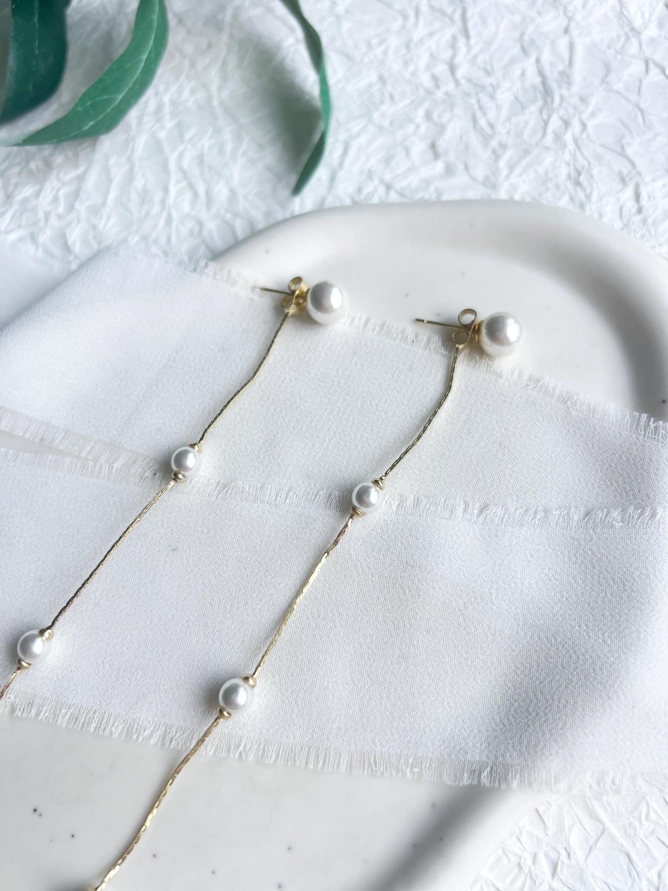 Perlenohrringe, Schmuck Hochzeit, Gold, weiße Perlen, Ohrringe Braut, Brautschmuck, Brautohrringe, moderne Hängeohrringe standesamt, Ohrstecker Brautjungfer