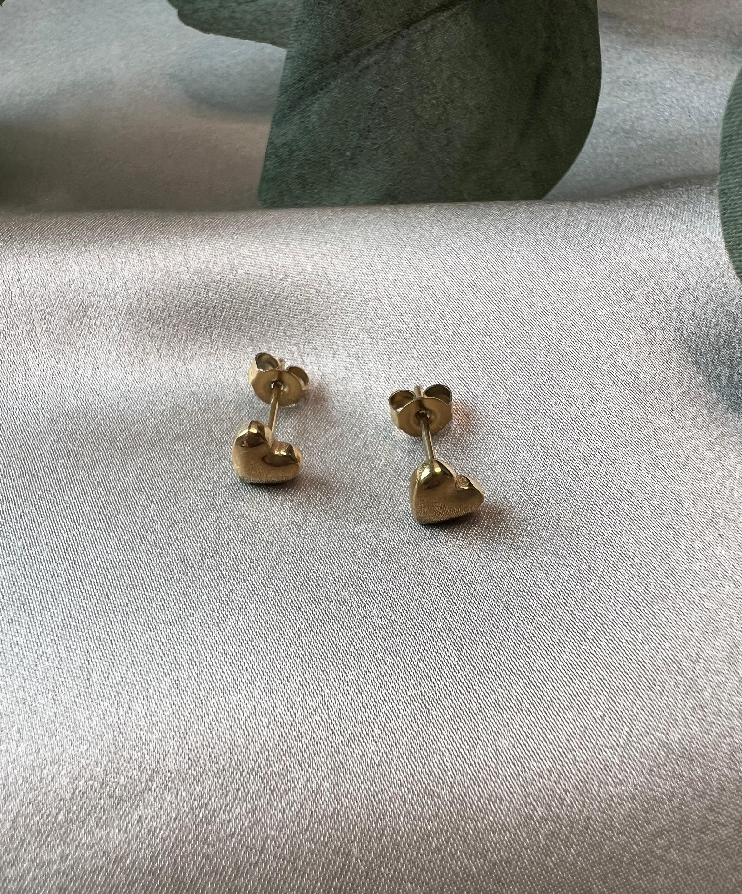 Herz Ohrstecker, vergoldet, romantische Ohrringe, elegant und schlicht, Brautschmuck, Brautjungfer-Ohrringe-Schmuckblüte