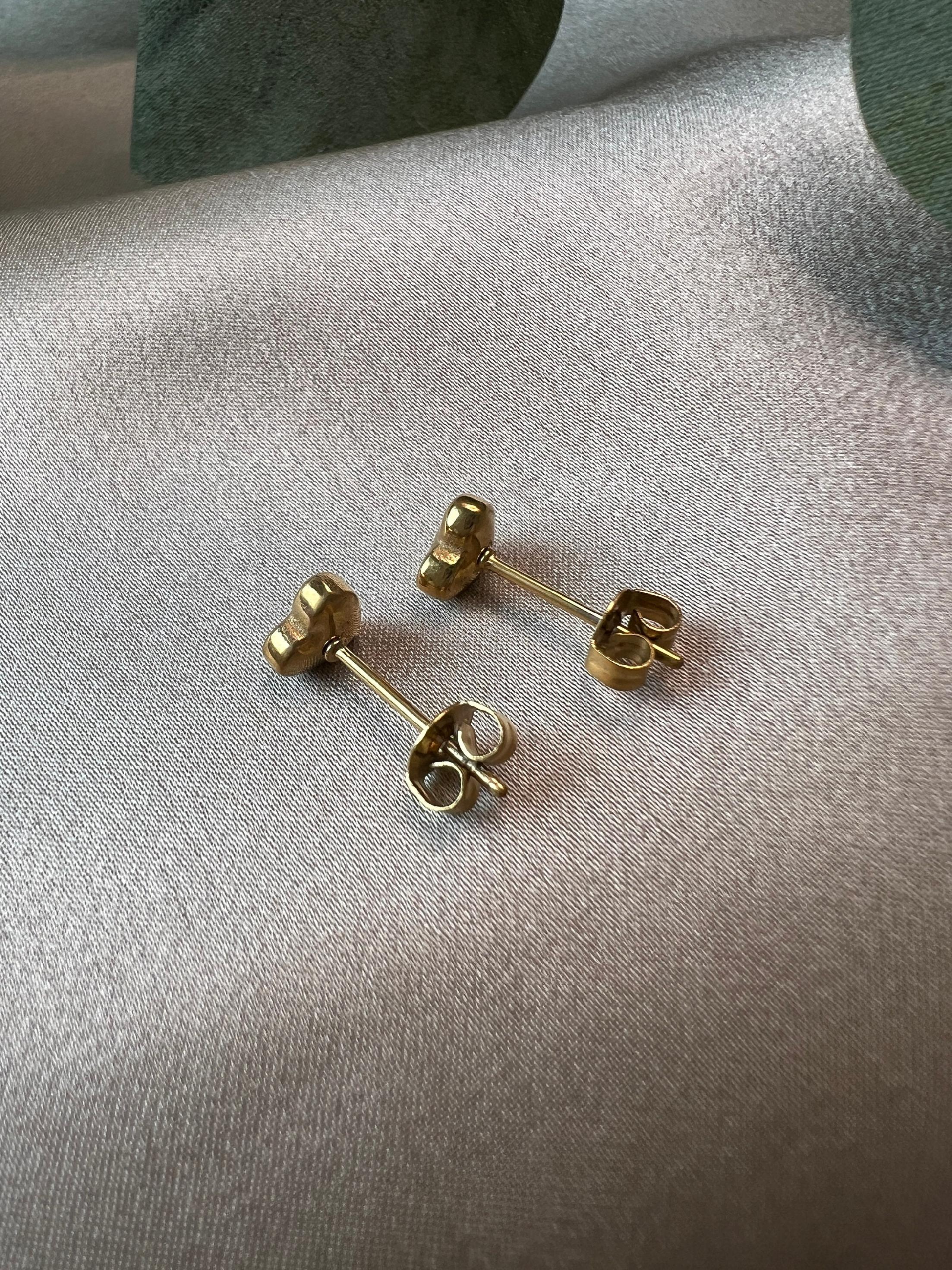 Herz Ohrstecker, vergoldet, romantische Ohrringe, elegant und schlicht, Brautschmuck, Brautjungfer-Ohrringe-Schmuckblüte
