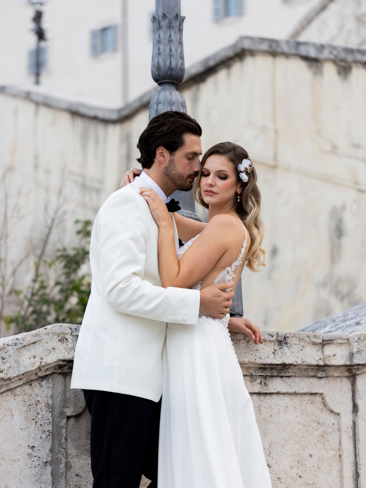 Haarnadel, gold, Blütenblätter, feine weisse Perlen, Brautschmuck, Hochzeit, Hochzeitsschmuck, eleganter Brauthaarschmuck
