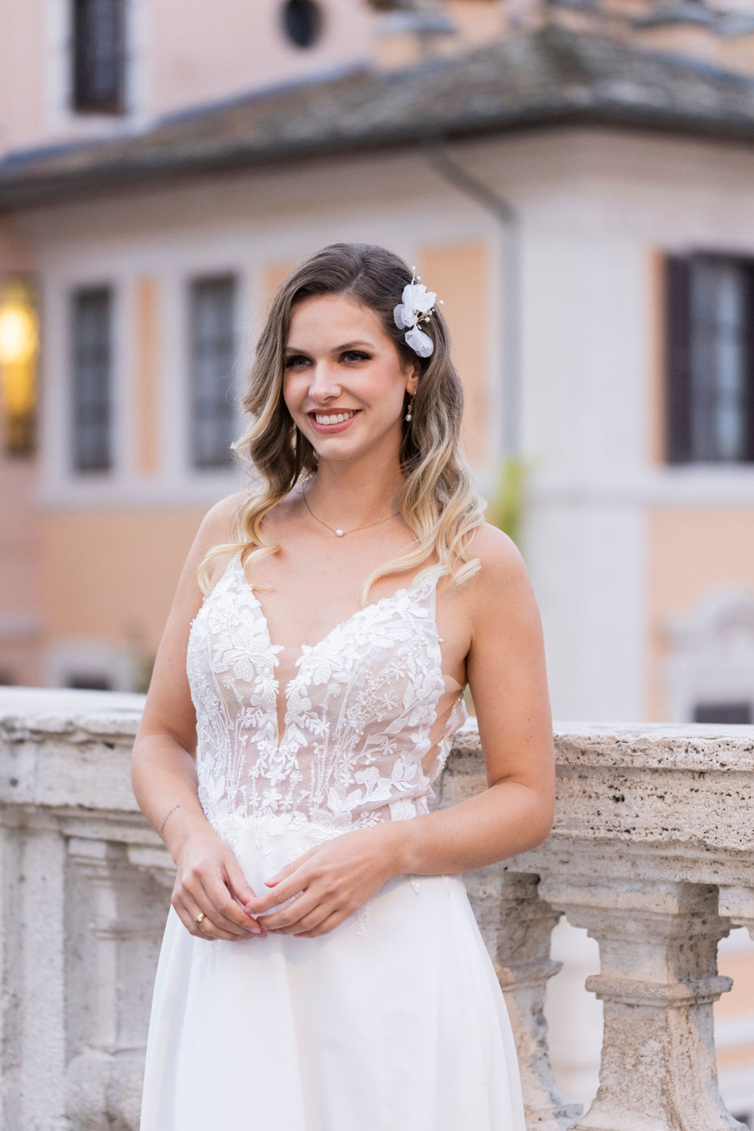 Haarnadel, gold, Blütenblätter, feine weisse Perlen, Brautschmuck, Hochzeit, Hochzeitsschmuck, eleganter Brauthaarschmuck