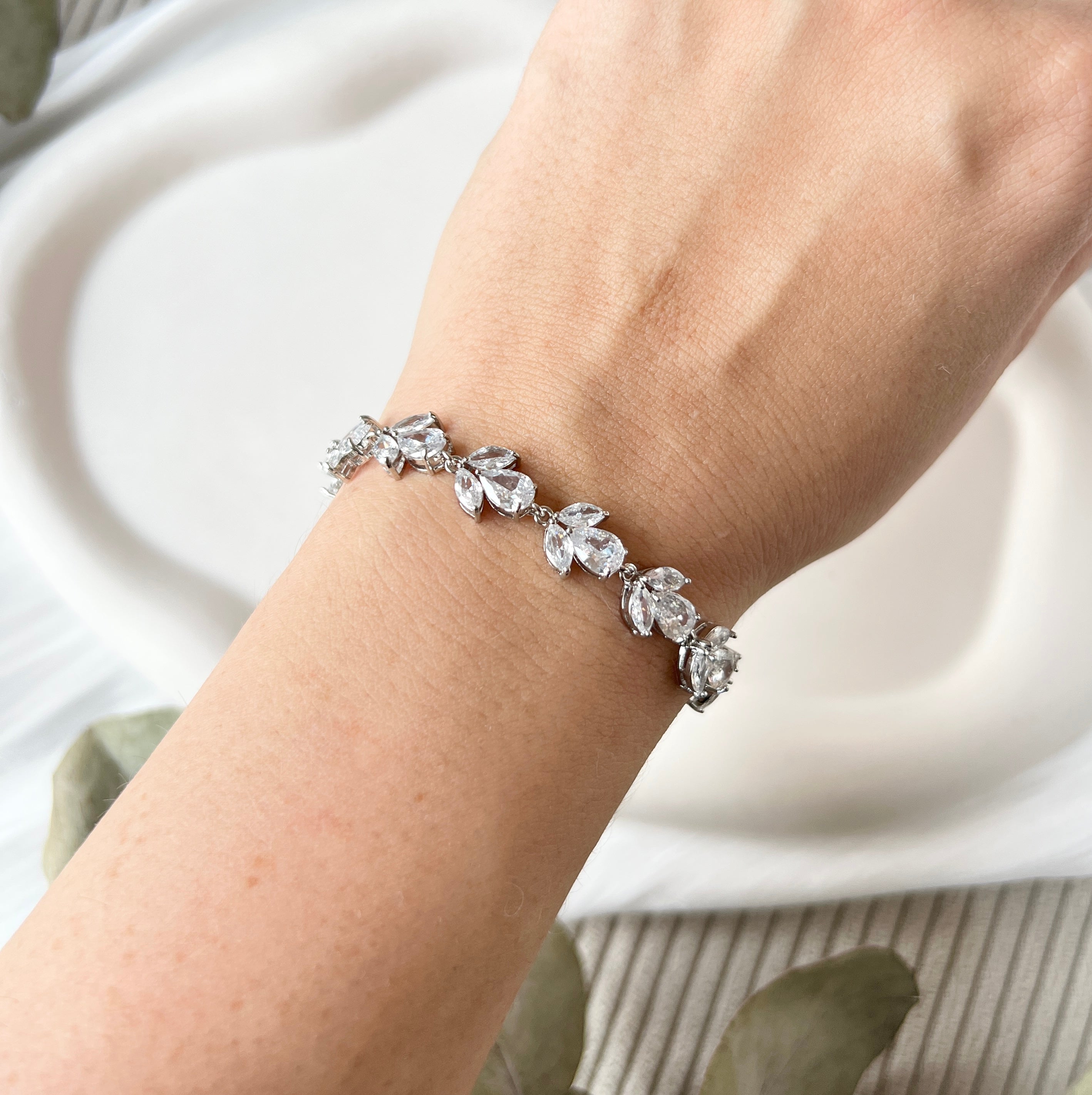 Elegantes Armband, Gold, Silber oder Roségold, hochwertiges Brautarmband, glänzender Brautschmuck, glitzer, Schmuck Hochzeit, Brautjungfer, Geschenk für Sie, Weihnachtsgeschenk, Geburtstagsgeschenk, Schmuckbluete