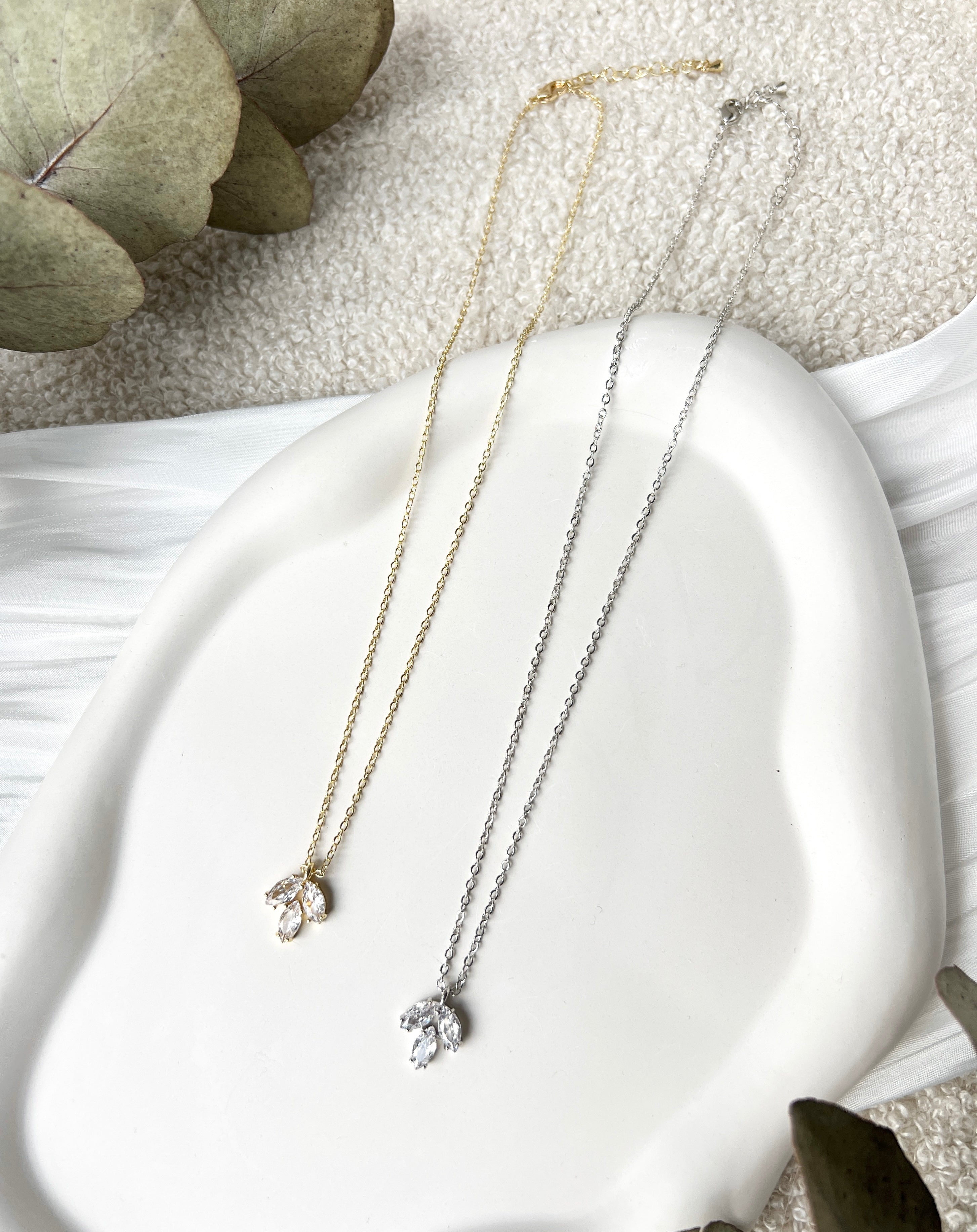 Schmuckset - Halskette und Ohrringe, Gold, funkelnde Zirkoniasteine und feine Perlen, Brautset, Brautohrringe, Brautschmuck, Damenschmuck