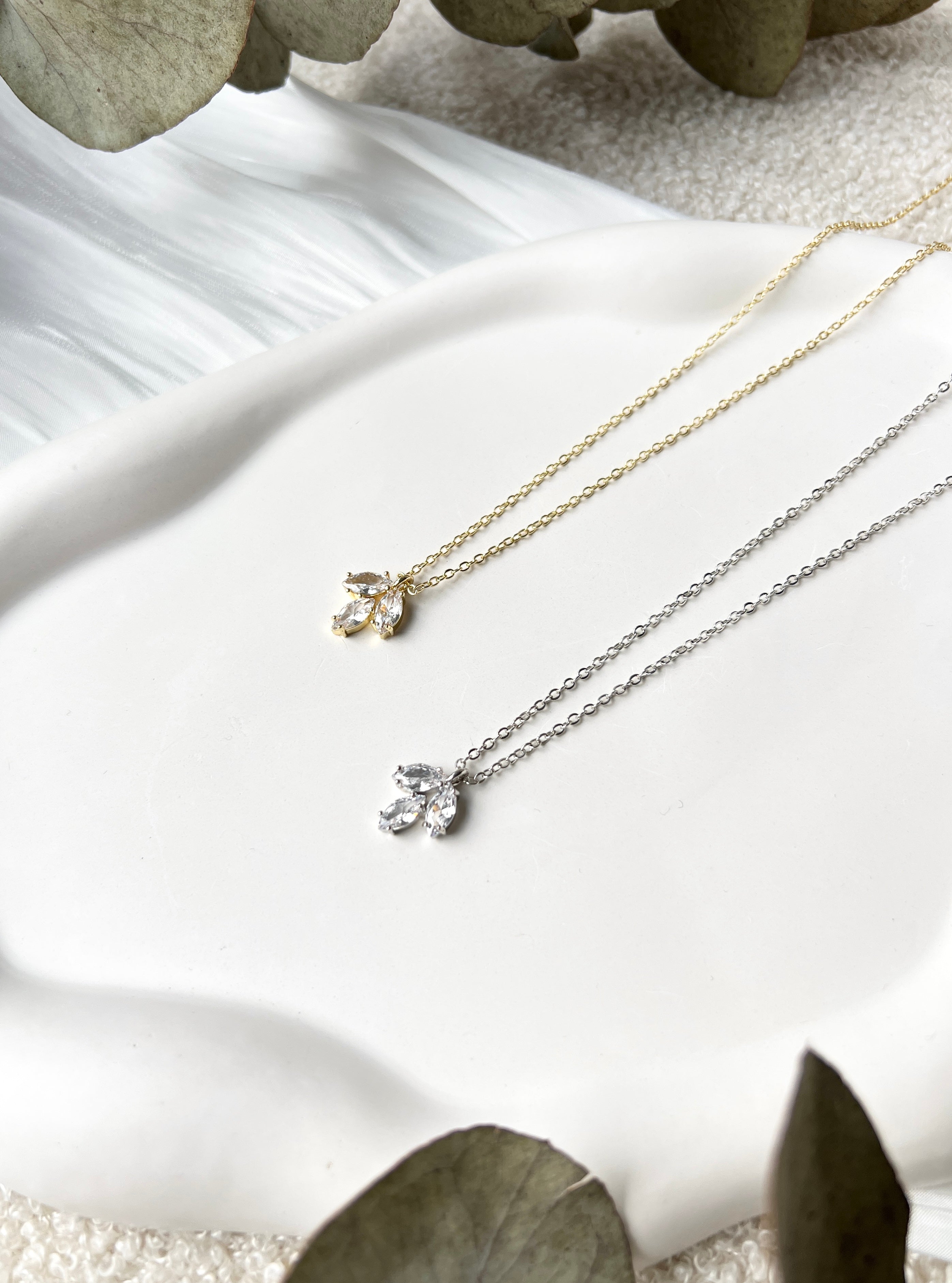 Schmuckset - Halskette und Ohrringe, Gold, funkelnde Zirkoniasteine und feine Perlen, Brautset, Brautohrringe, Brautschmuck, Damenschmuck