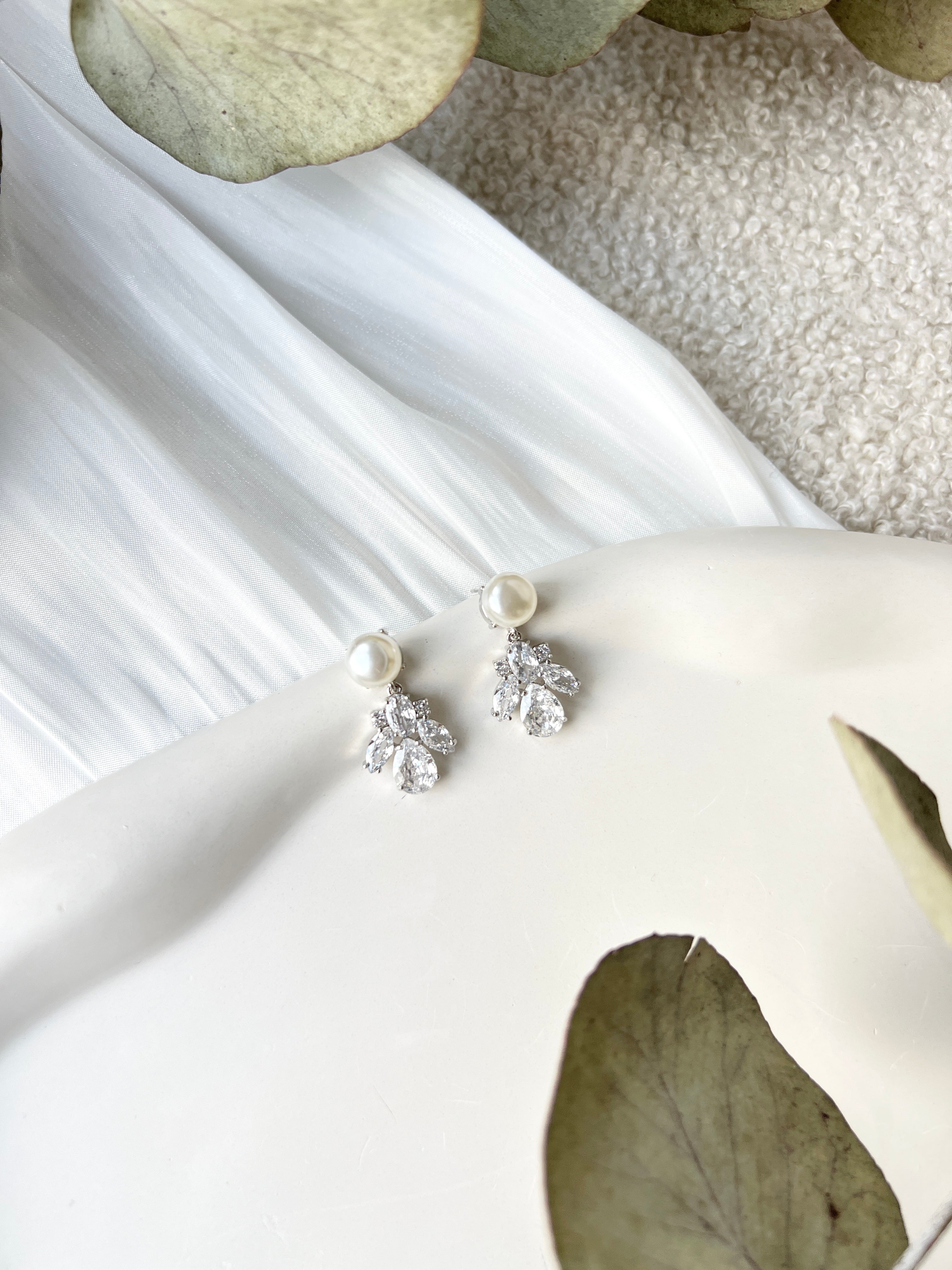 Schmuckset - Halskette und Ohrringe, Silber, funkelnde Zirkoniasteine und feine Perlen, Brautset, Brautohrringe, Brautschmuck, Damenschmuck (Kopie)