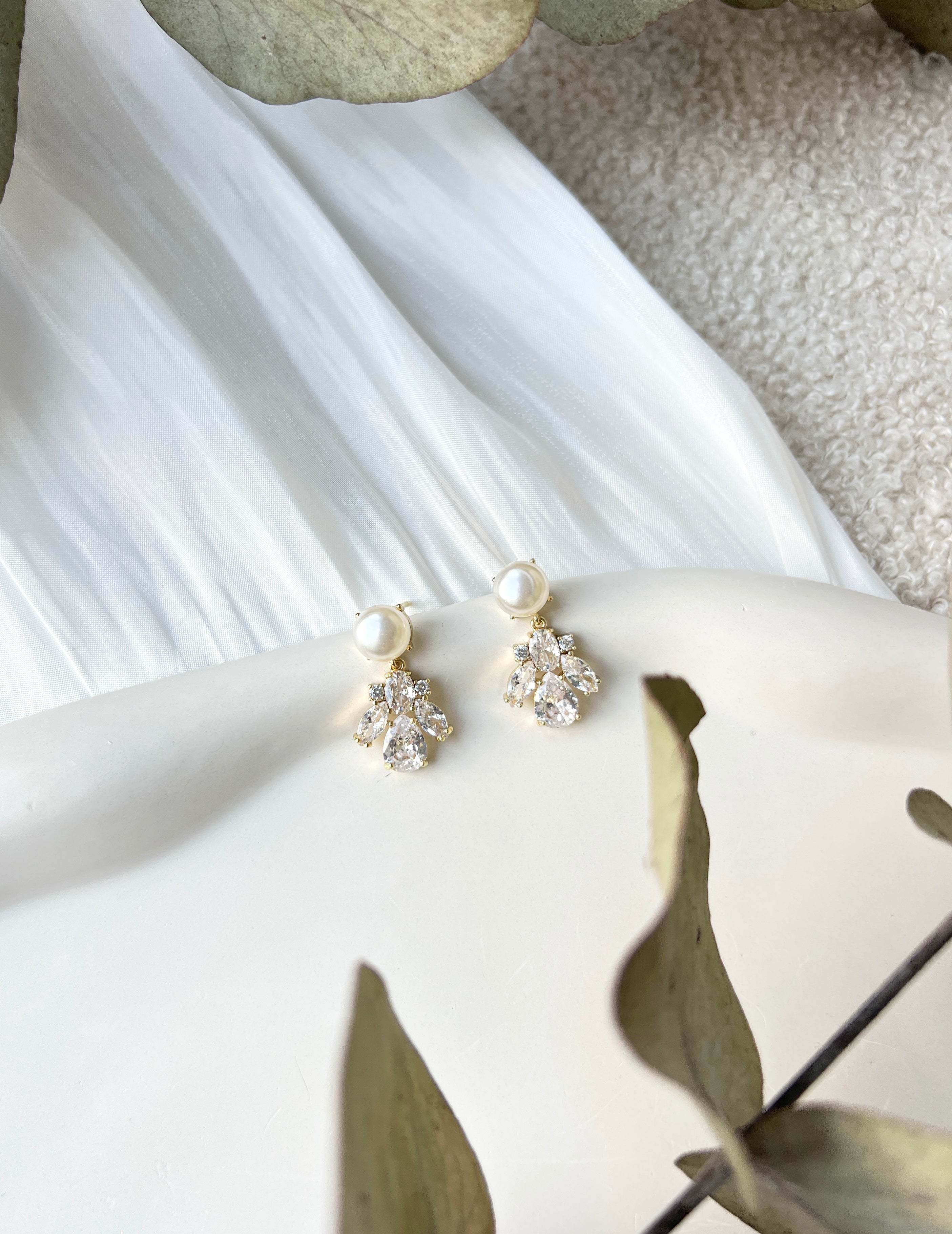 Schmuckset - Halskette und Ohrringe, Gold, funkelnde Zirkoniasteine und feine Perlen, Brautset, Brautohrringe, Brautschmuck, Damenschmuck
