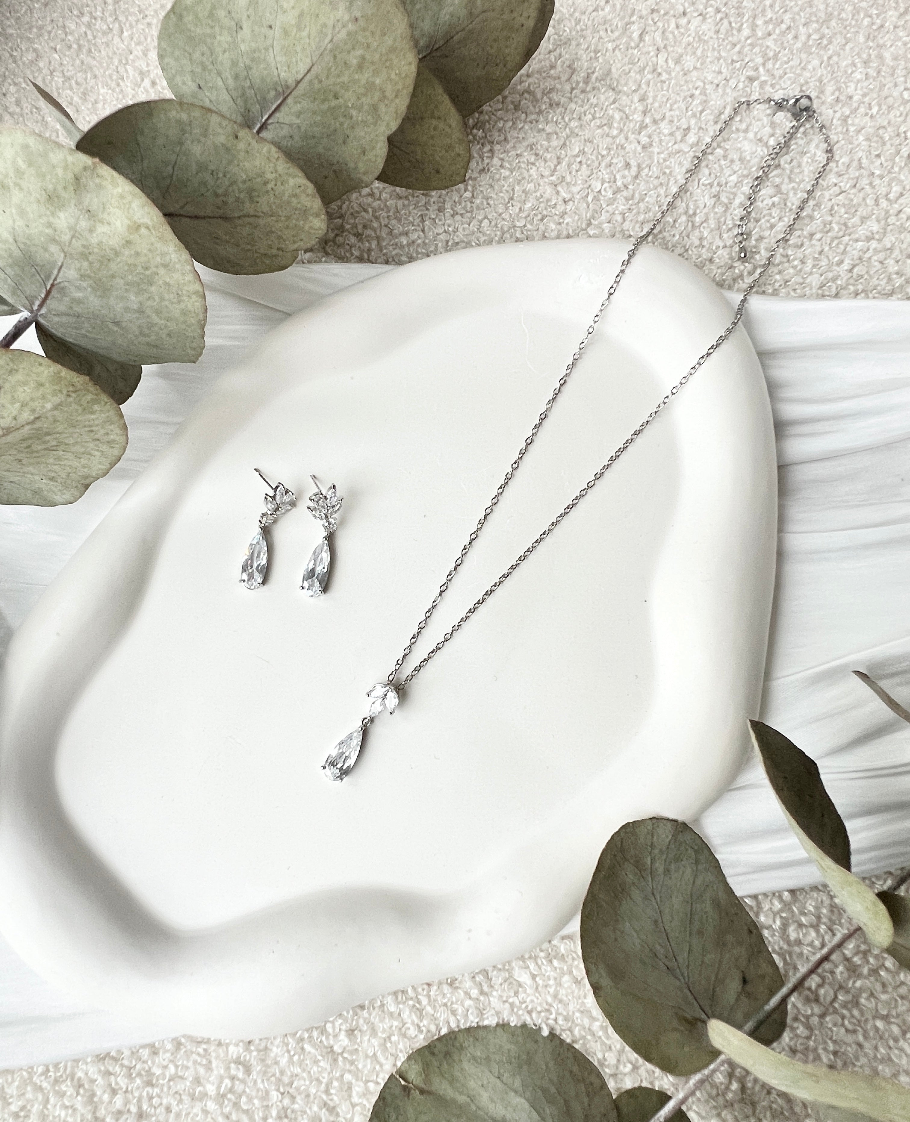 Brautset, Gold oder Silber, Halskette und Ohrringe, funkelnde Cubic Zirconia Steine, glänzende Kette, Brautschmuck