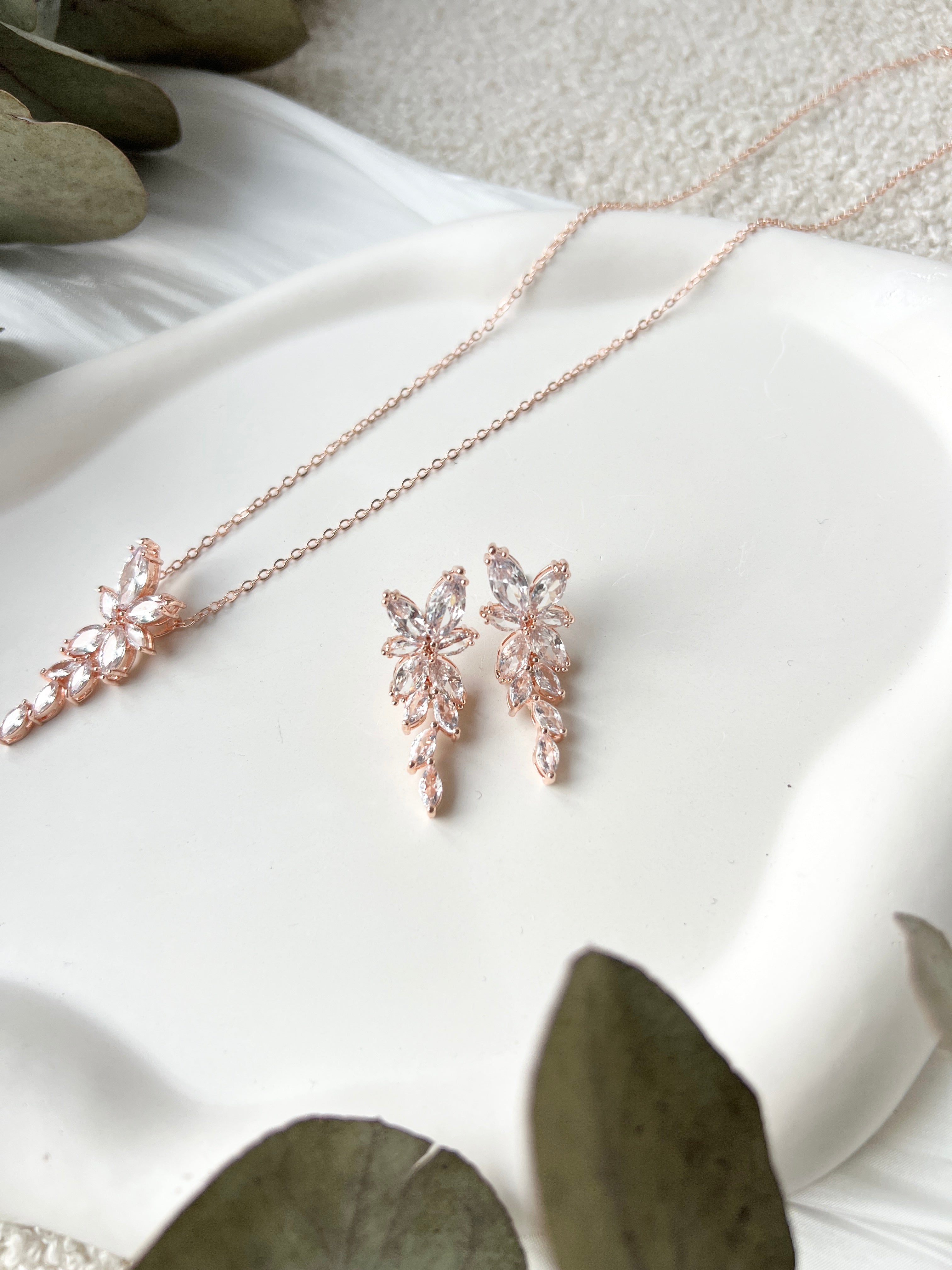 Brautset, Gold, Silber oder Roségold, Halskette und Ohrringe, funkelnde Ohrstecker, glänzende Kette, Brautschmuck