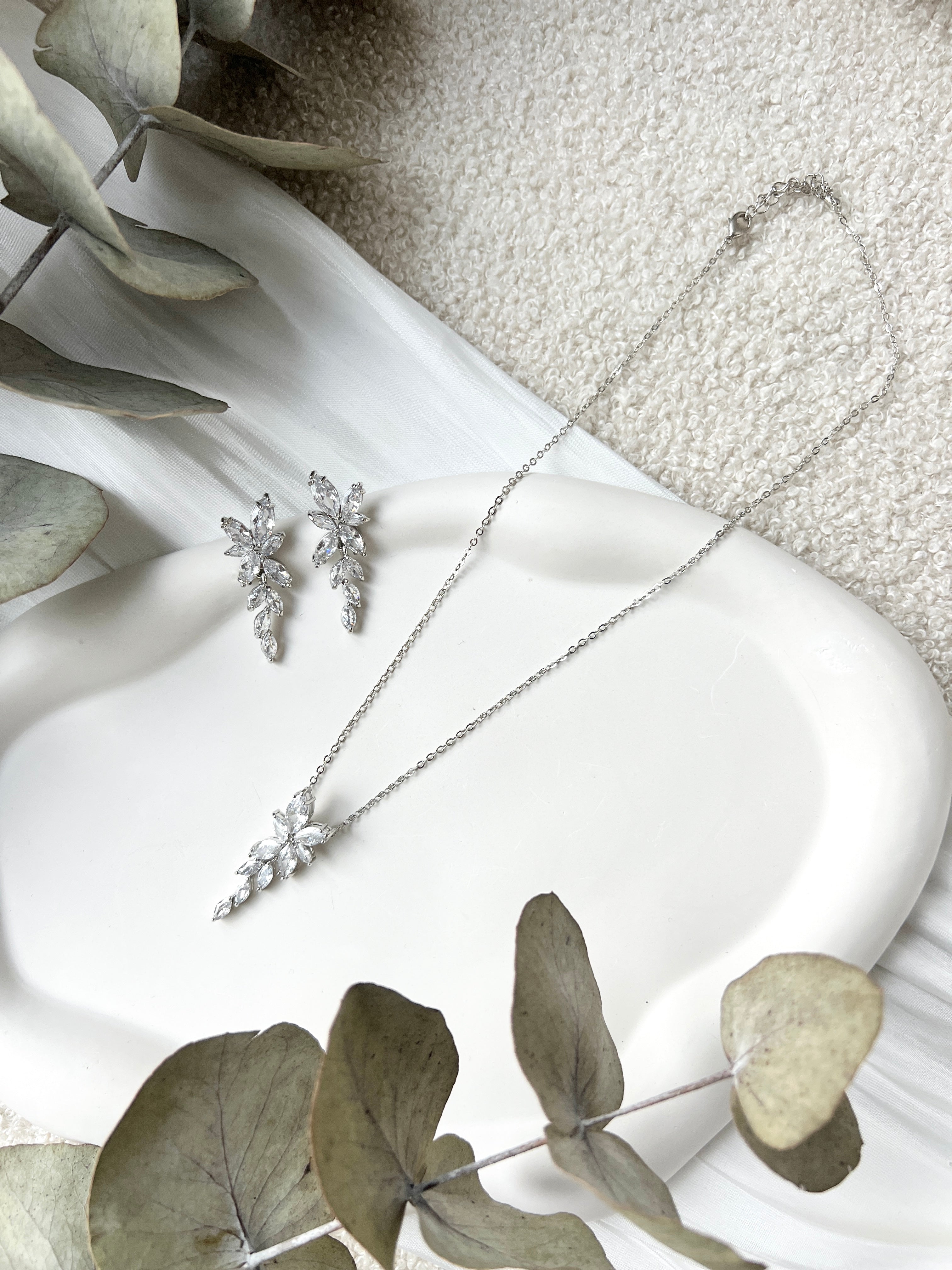 Brautset, Gold, Silber oder Roségold, Halskette und Ohrringe, funkelnde Ohrstecker, glänzende Kette, Brautschmuck