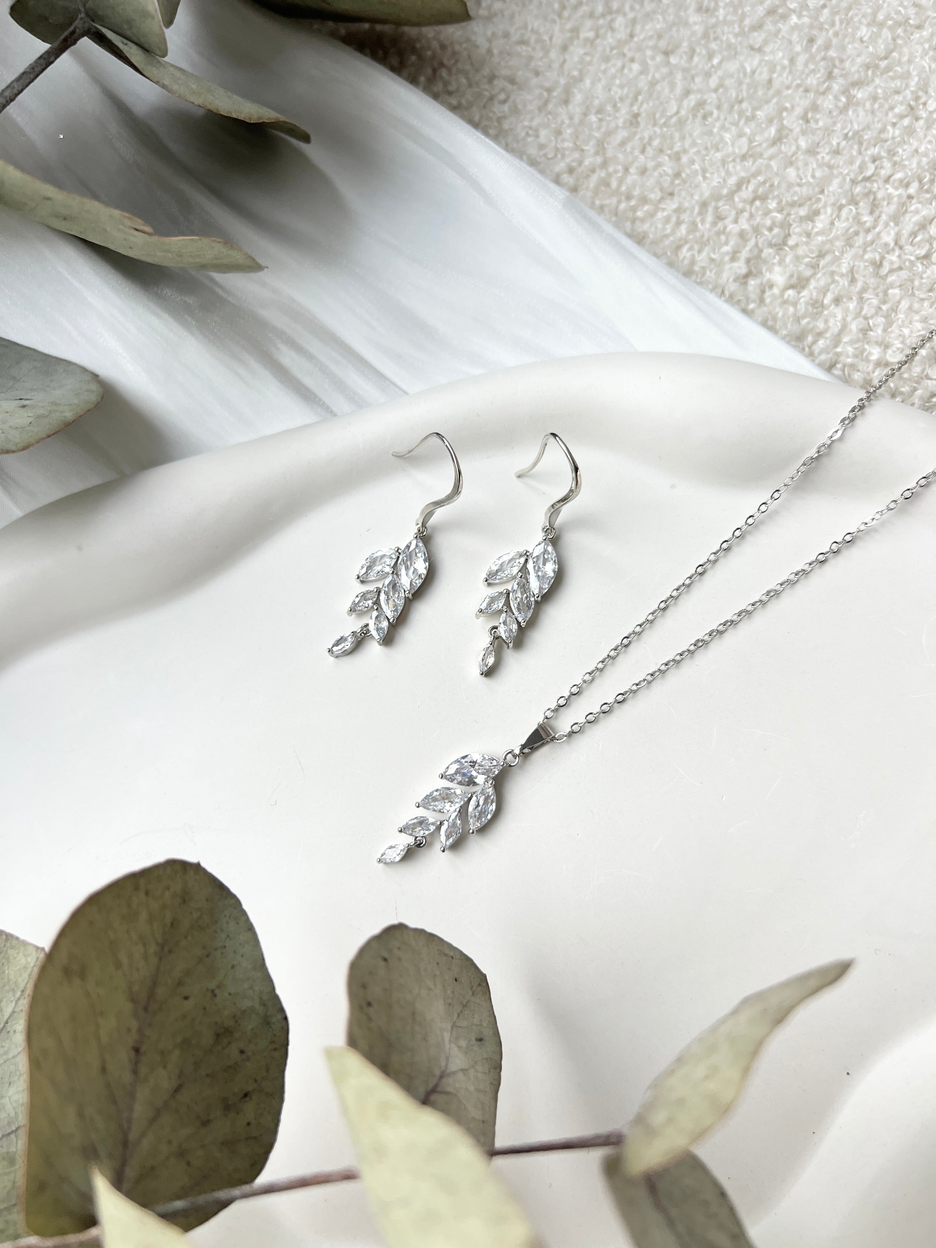 Schmuckset - Halskette und Ohrringe, Silber, Zirconia Steine, Brautschmuck, feine Blätter