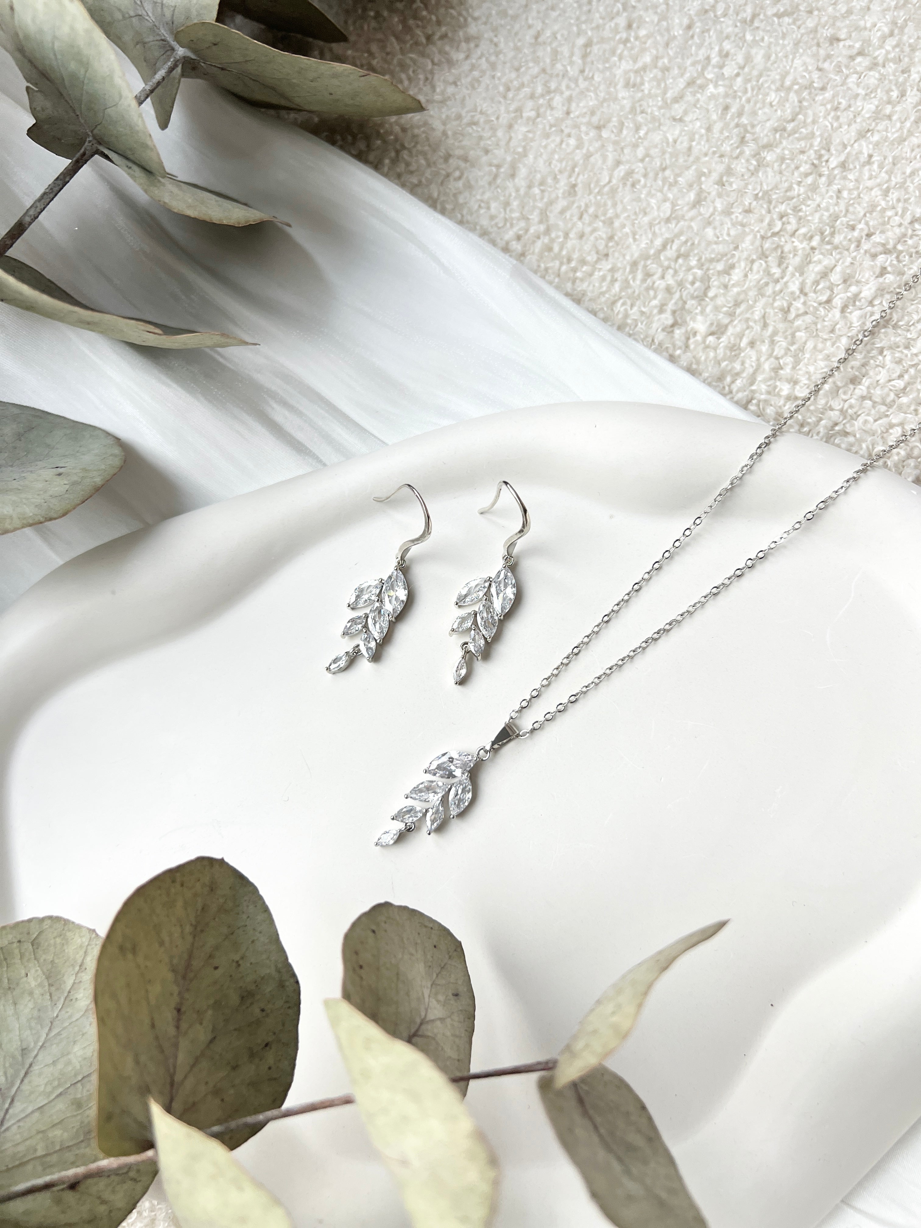 Schmuckset - Halskette und Ohrringe, Silber, Zirconia Steine, Brautschmuck, feine Blätter