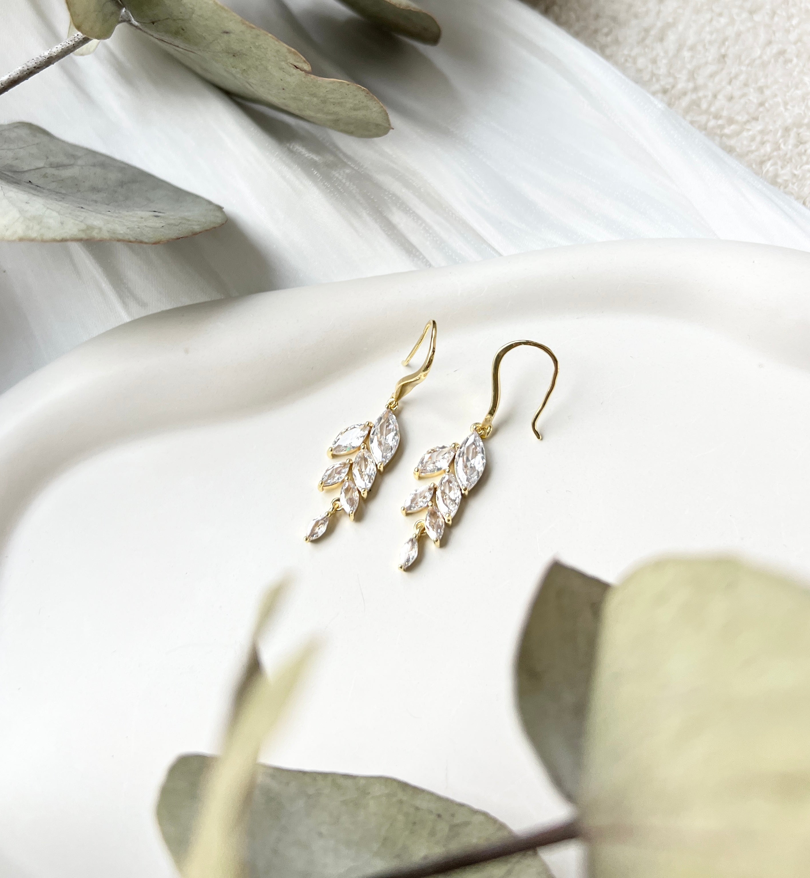 Schmuckset - Halskette und Ohrringe, Gold, Zirconia Steine, Brautschmuck, feine Blätter