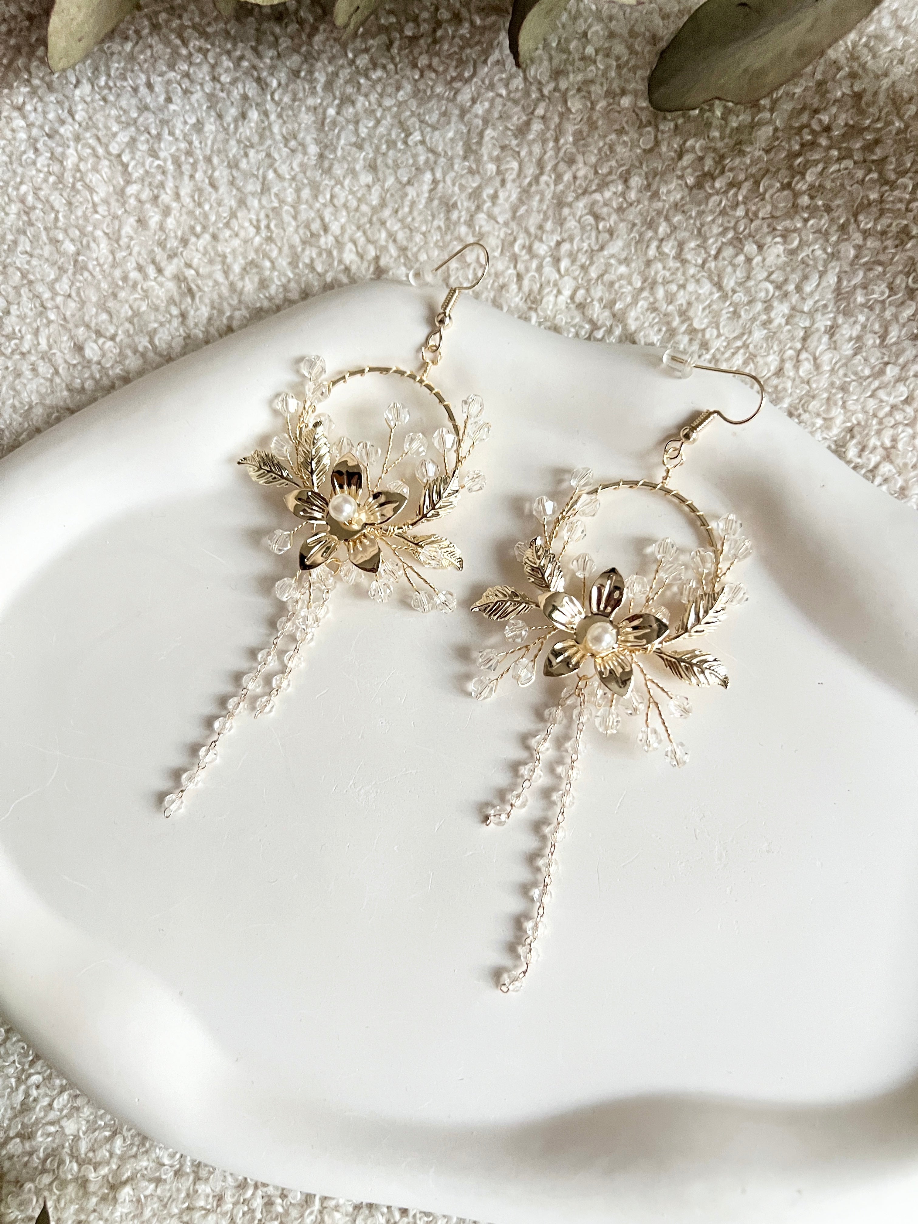 Braut Ohrringe, Gold, Blüten Form, elegante große Hängeohrringe, Blumen