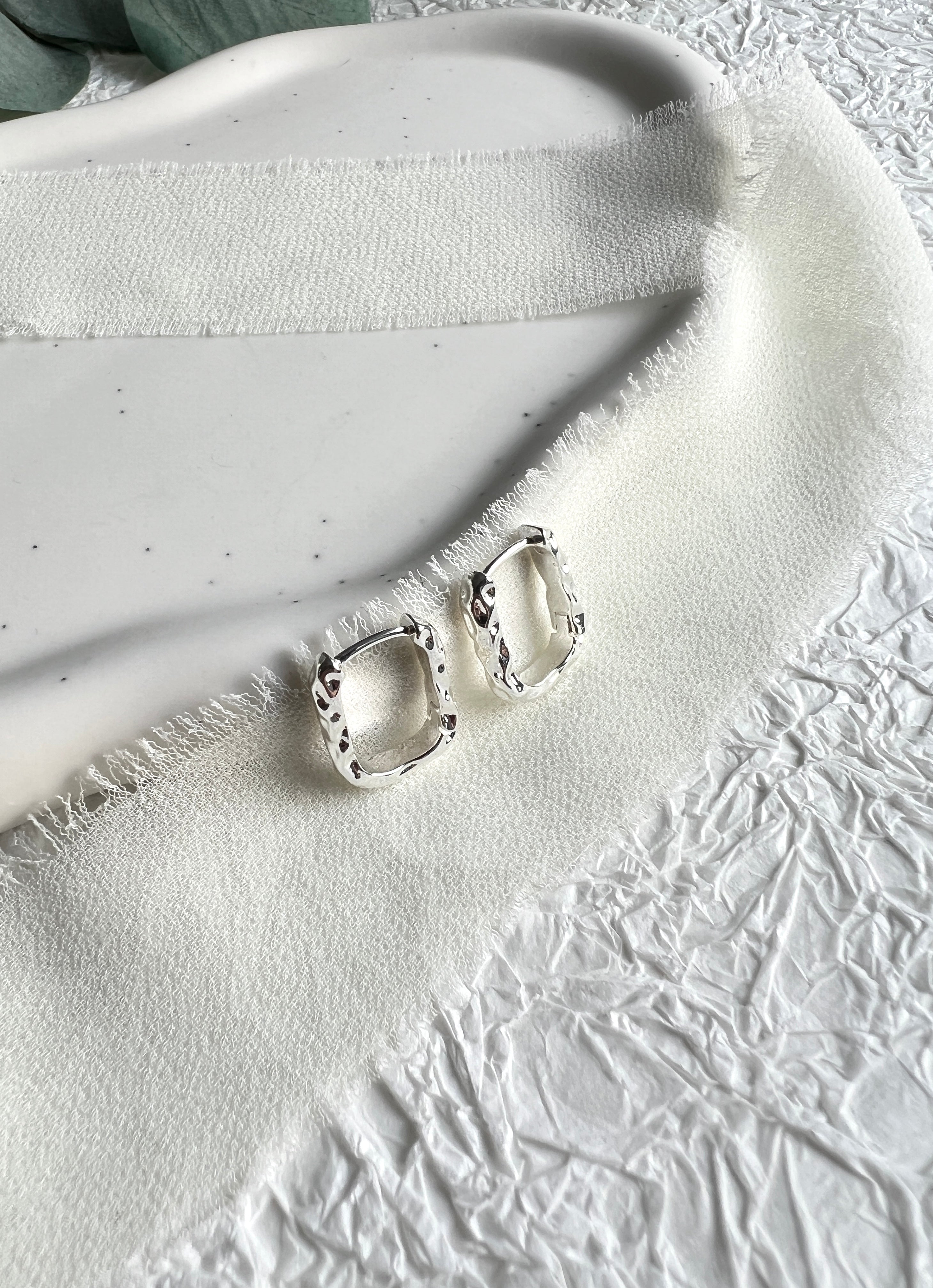 Struktur Ohrringe, Creolen, Gold oder silber, moderne Kreolen rechteckig, minimalistisch