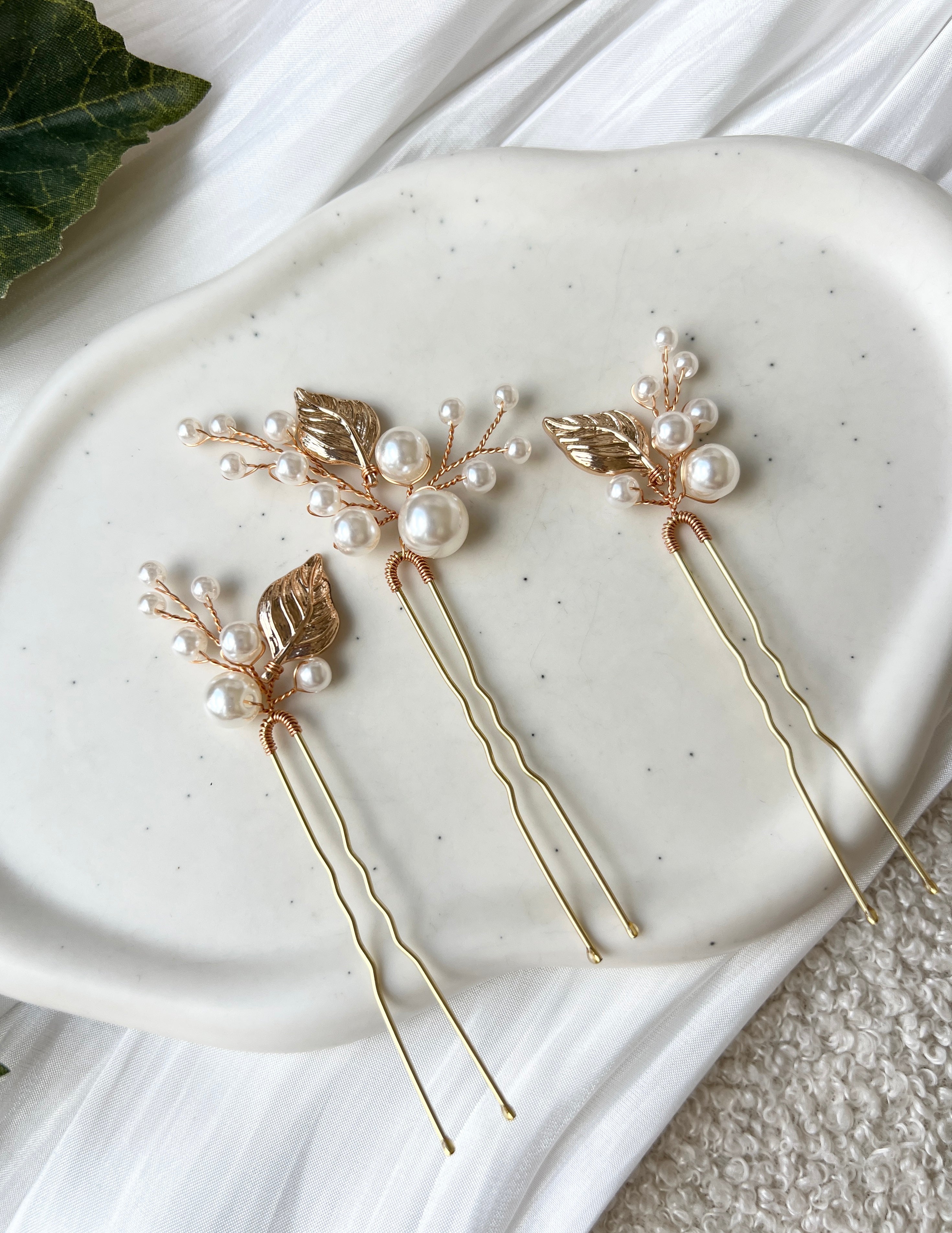 Haarnadeln, Gold, Haarschmuck Set, weiße Perlen und goldene Blätter, Brautschmuck, Brauthaarschmuck, Perlenschmuck, Schmuck Hochzeit