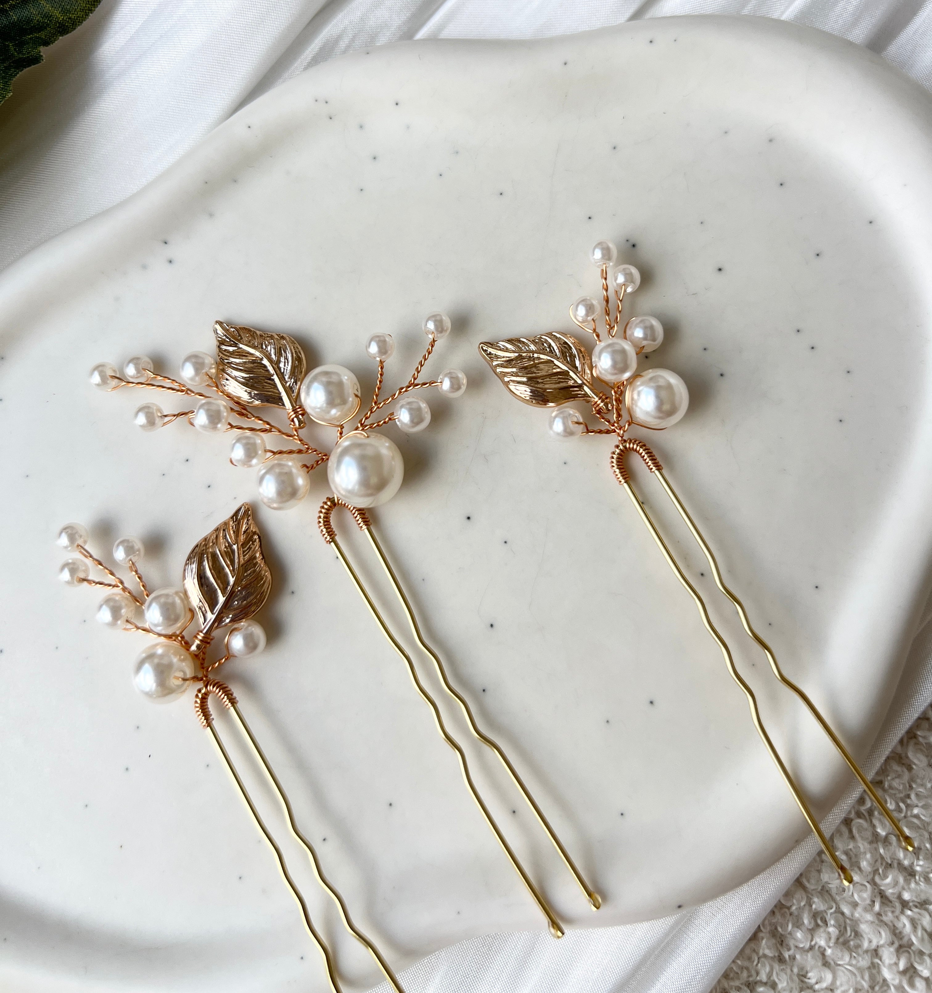 Braut Haarnadeln, Set 3 Stück, Gold, weiße Perlen und goldene Blätter, Brautschmuck