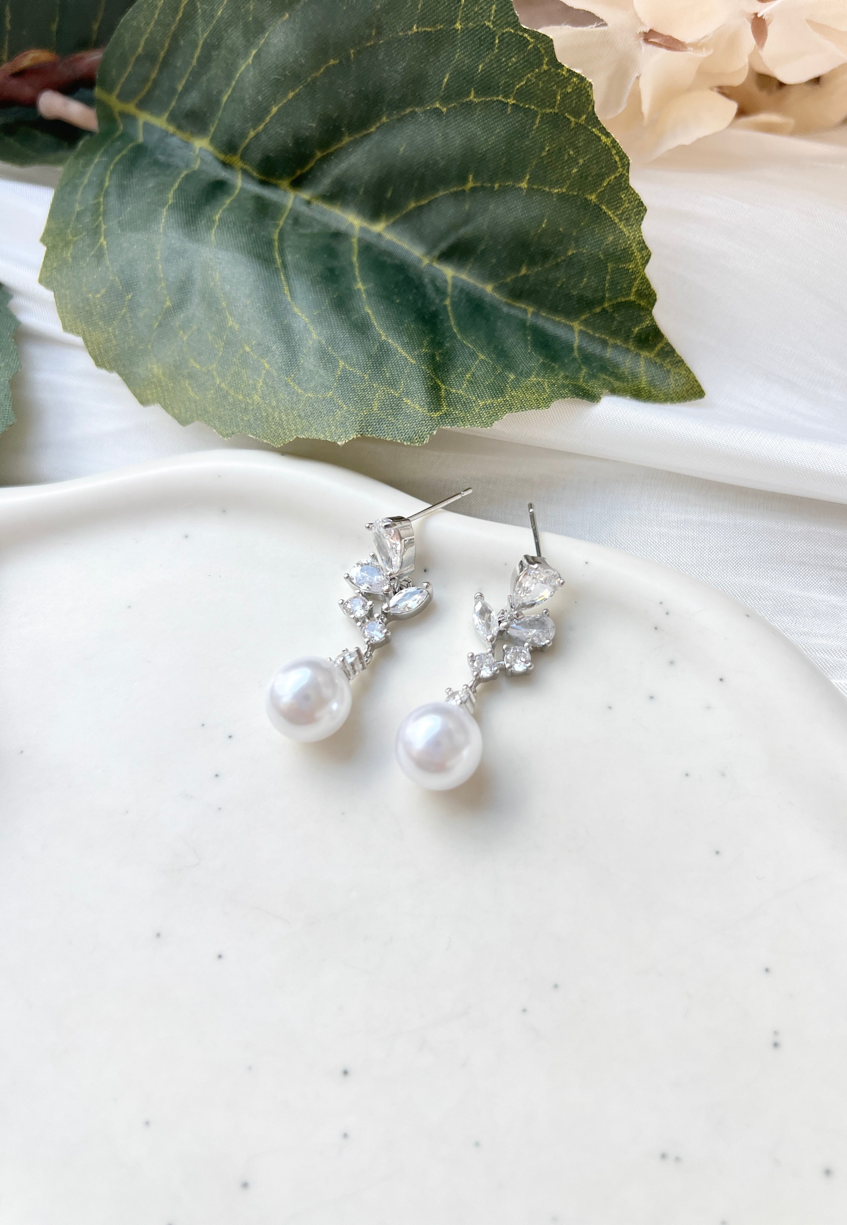 Braut Ohrringe, Silber, Cubic Zirconia, weiße Perlen, Brautschmuck, Brautohrringe