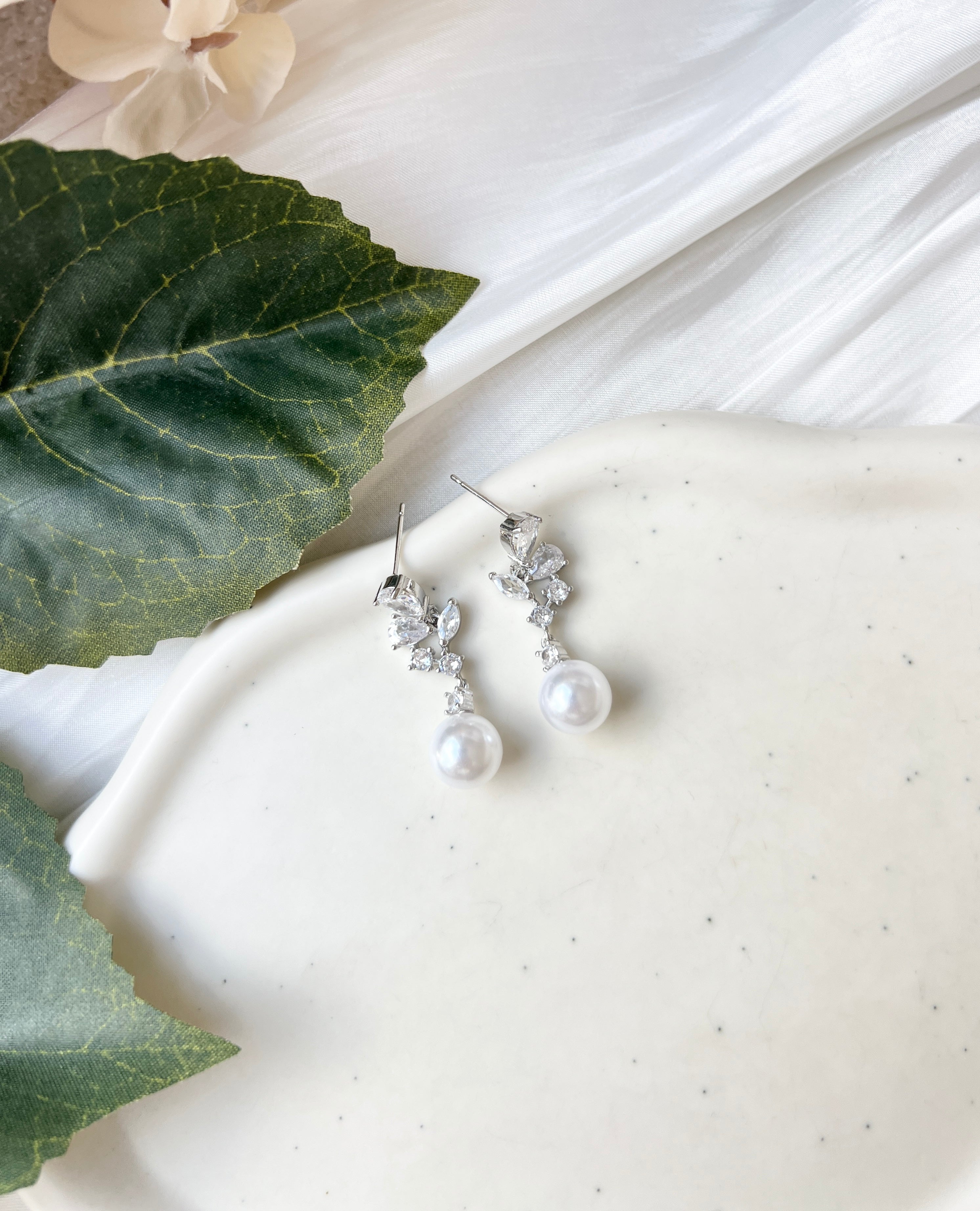 Braut Ohrringe, Silber, Cubic Zirconia, weiße Perlen, Brautschmuck, Brautohrringe