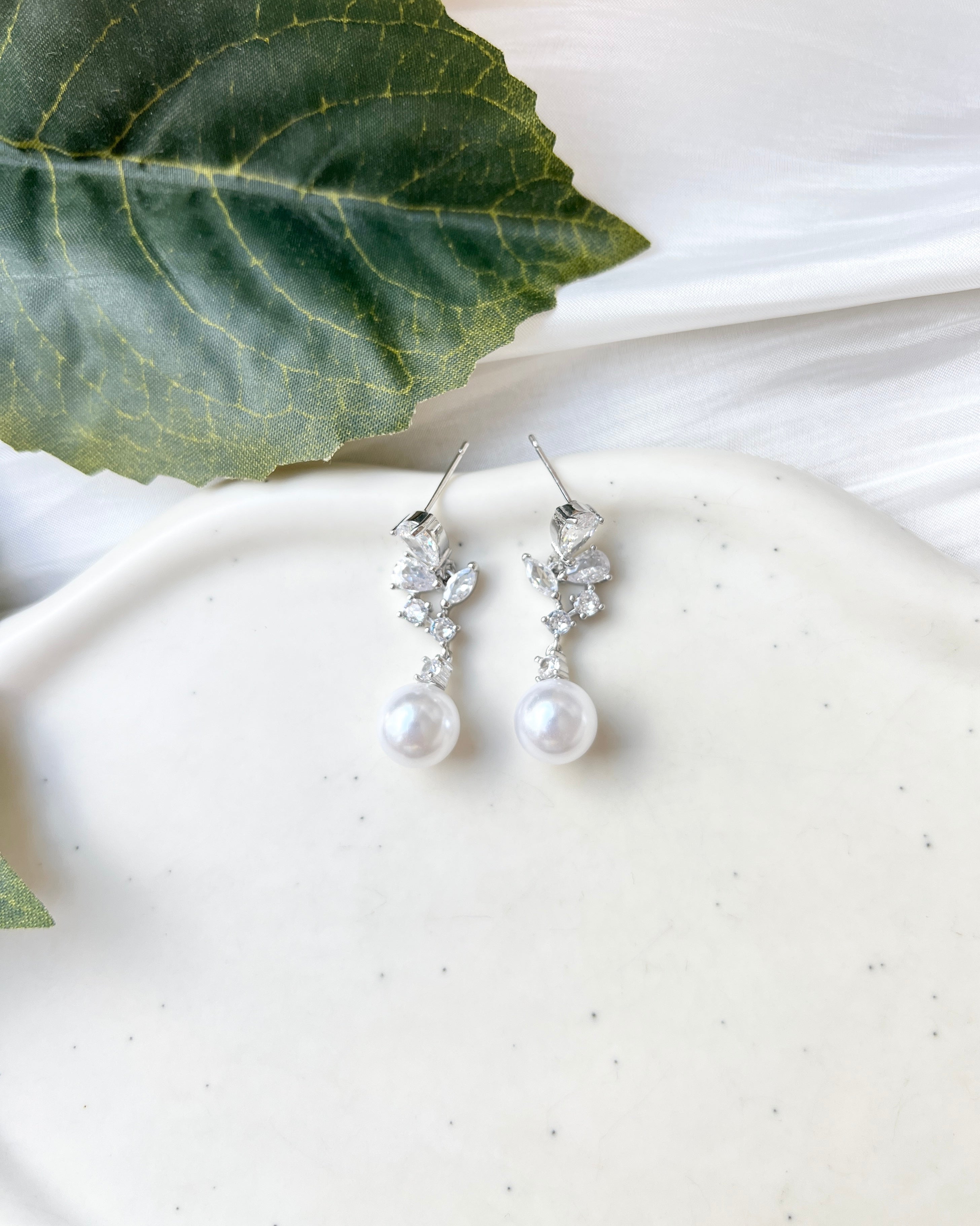 Braut Ohrringe, Silber, Cubic Zirconia, weiße Perlen, Brautschmuck, Brautohrringe