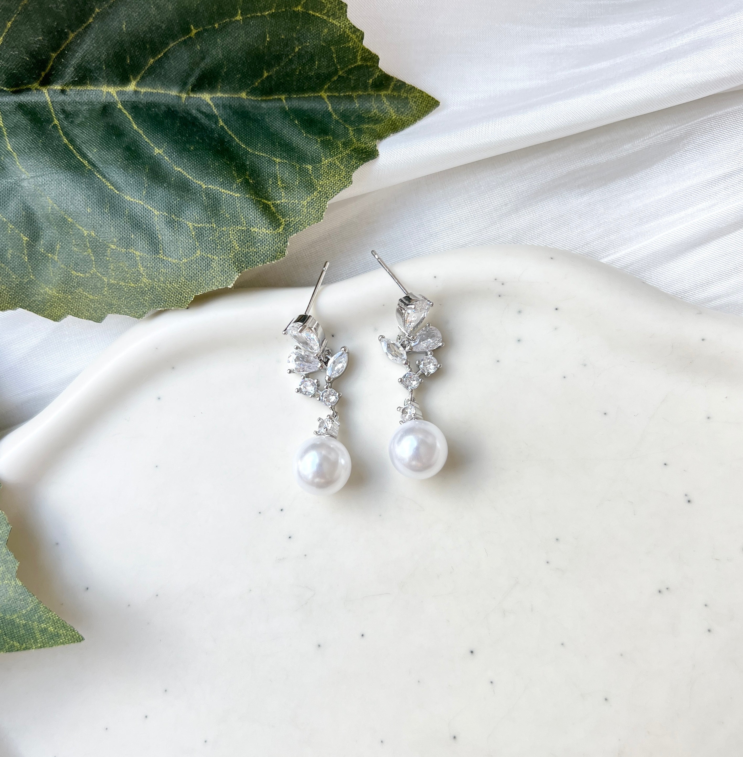 Braut Ohrringe, Silber, Cubic Zirconia, weiße Perlen, Brautschmuck, Brautohrringe