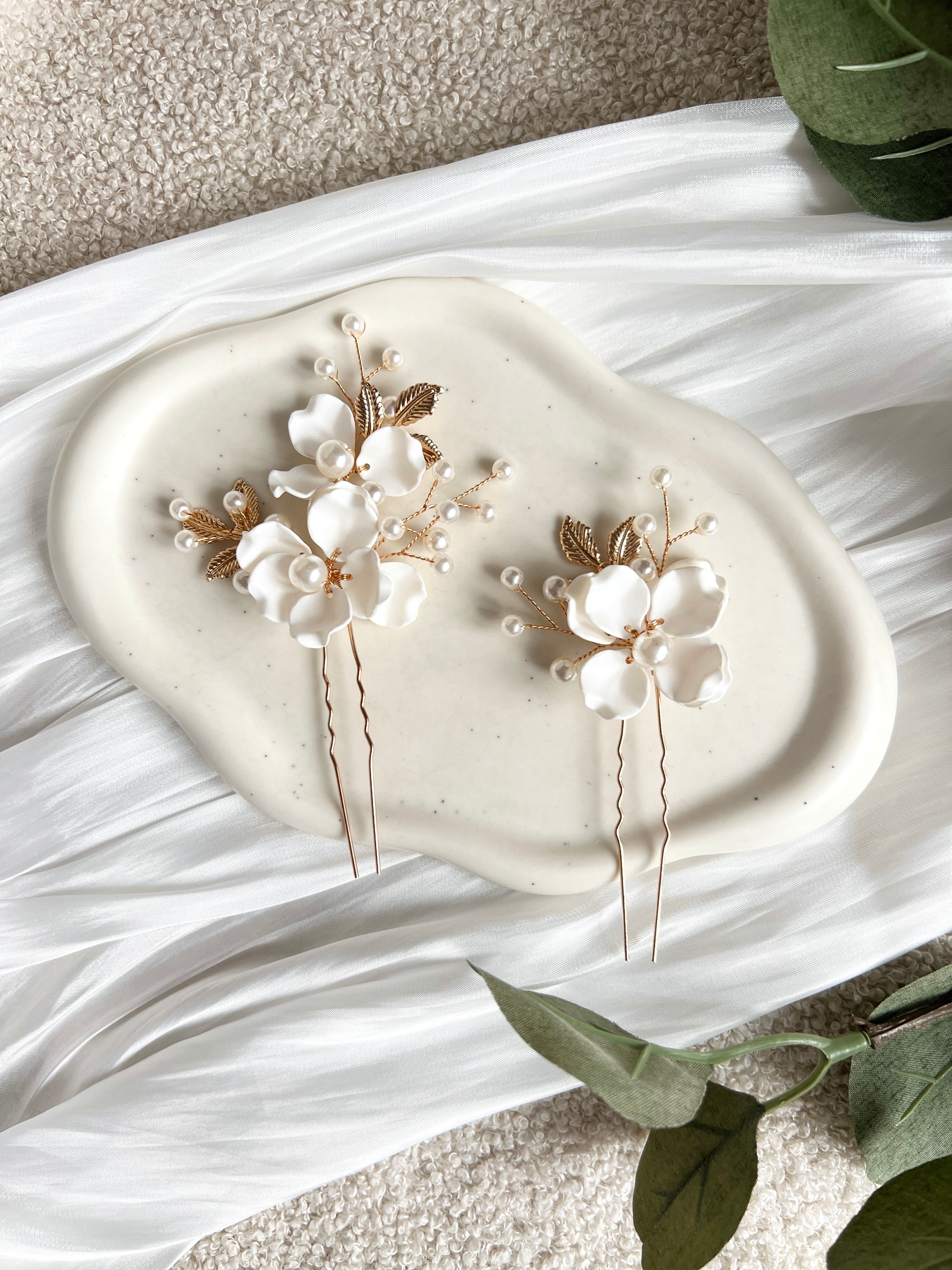 Haarnadeln, Set 2 Stück, Gold, weiße Blüten, Brauthaarschmuck