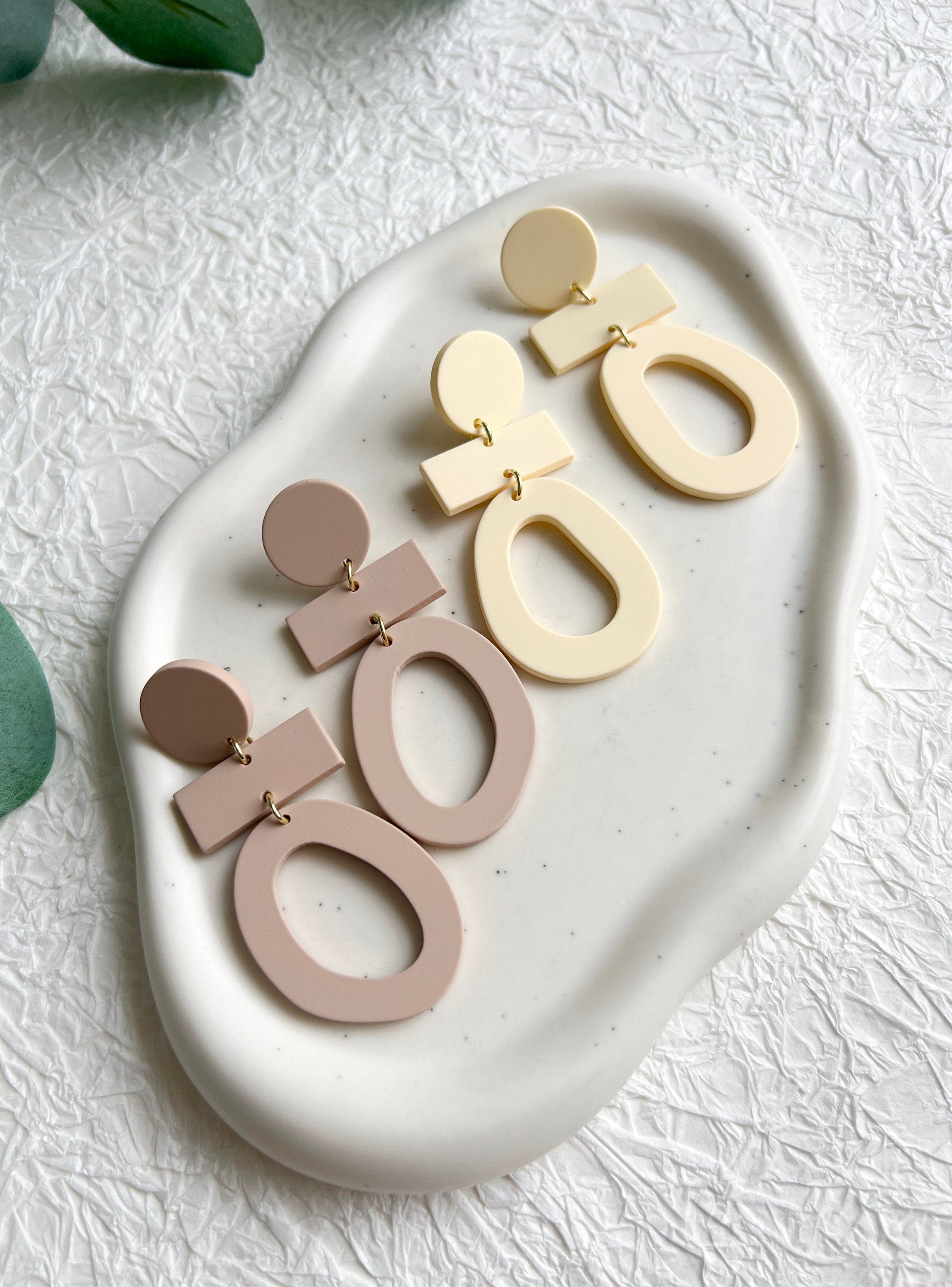 Lange Ohrringe, Beige/Gelb, Beige/Altrosa, Oval geometrische Form, große Hängeohrringe, - Puder-Ohrringe-Schmuckblüte