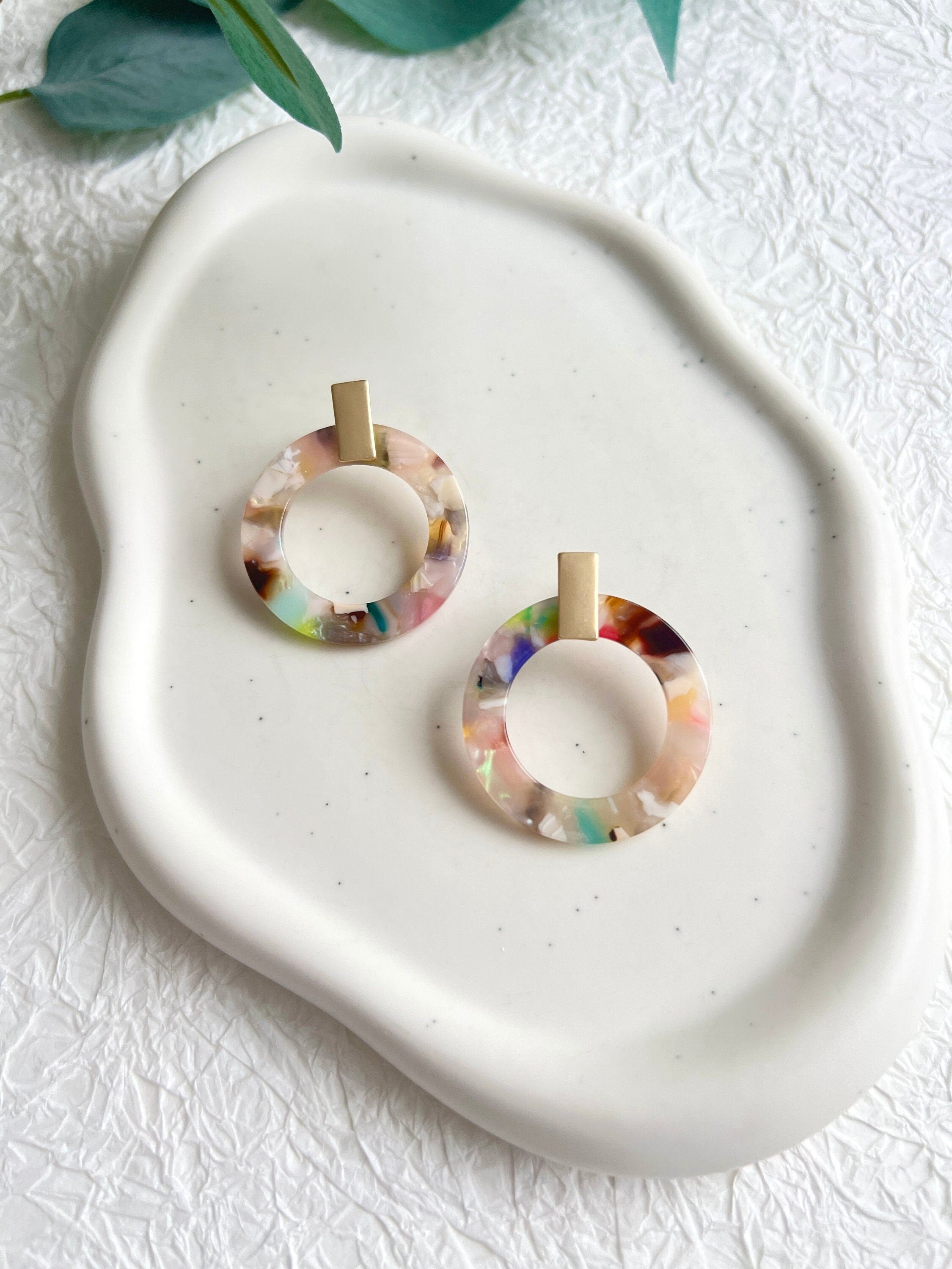 Lange Ohrringe bunt, gold Detail, Acryl, runde Ohrringe, Kreis Form, Trend, moderner Ohrschmuck,-Ohrringe-Schmuckblüte