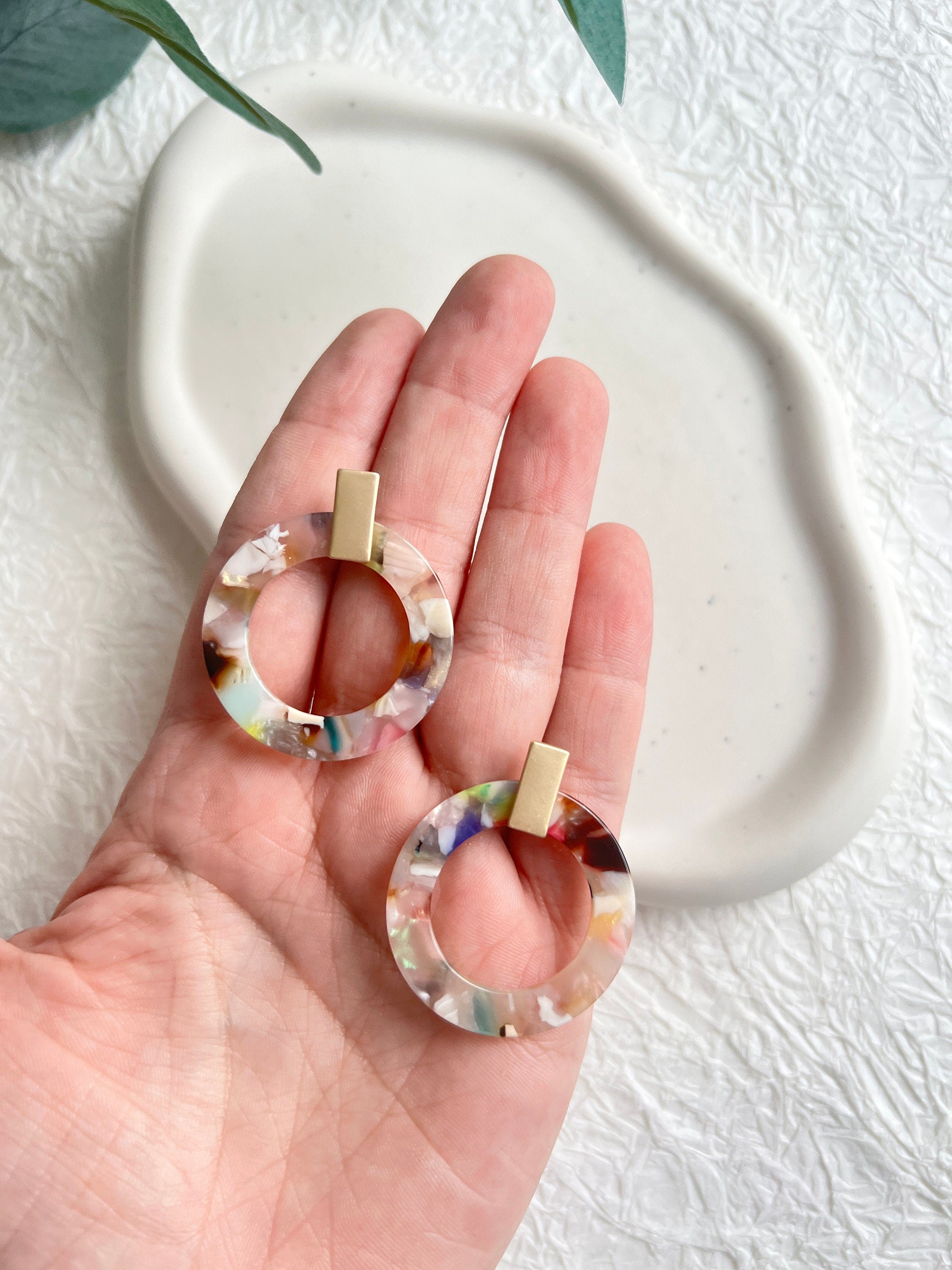 Lange Ohrringe bunt, gold Detail, Acryl, runde Ohrringe, Kreis Form, Trend, moderner Ohrschmuck,-Ohrringe-Schmuckblüte