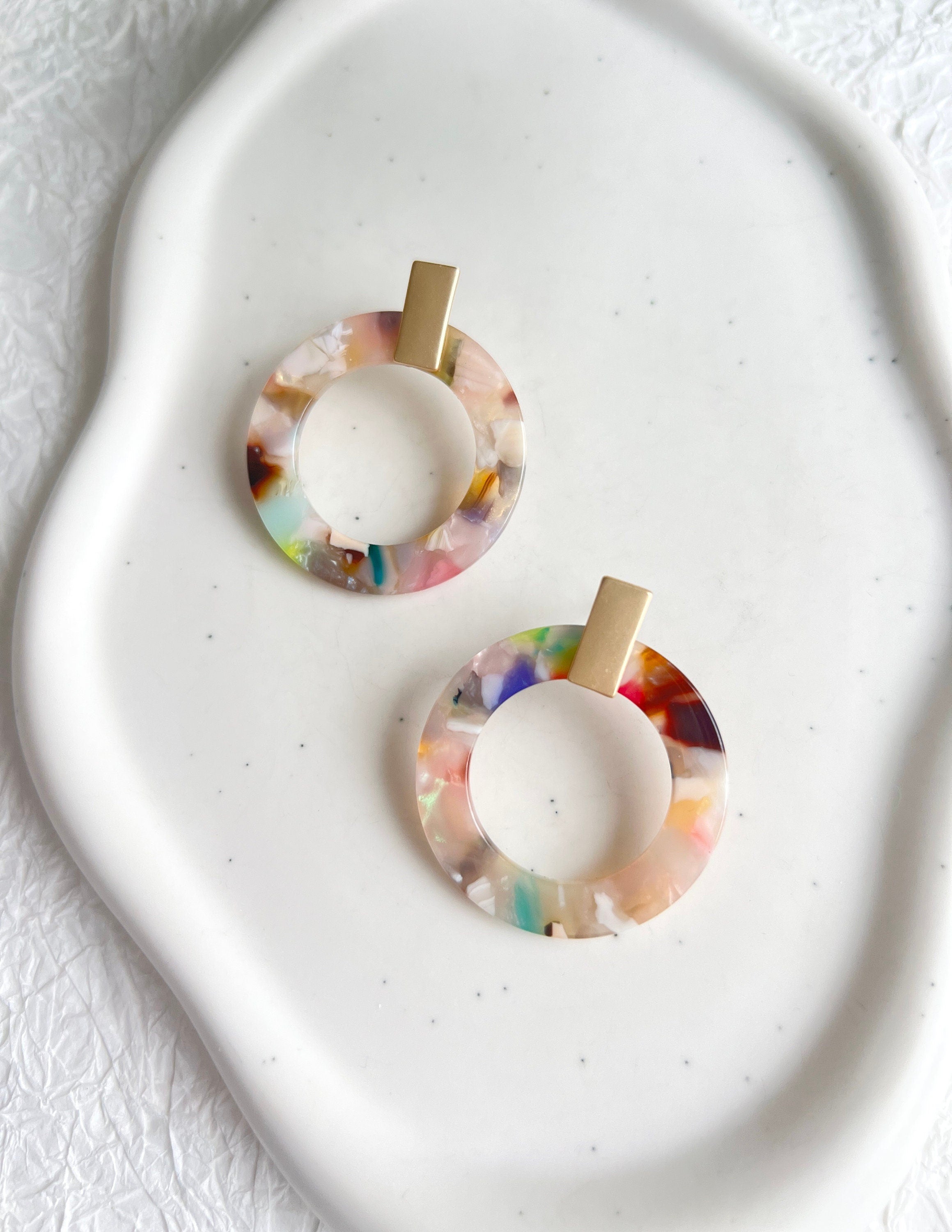 Lange Ohrringe bunt, gold Detail, Acryl, runde Ohrringe, Kreis Form, Trend, moderner Ohrschmuck,-Ohrringe-Schmuckblüte