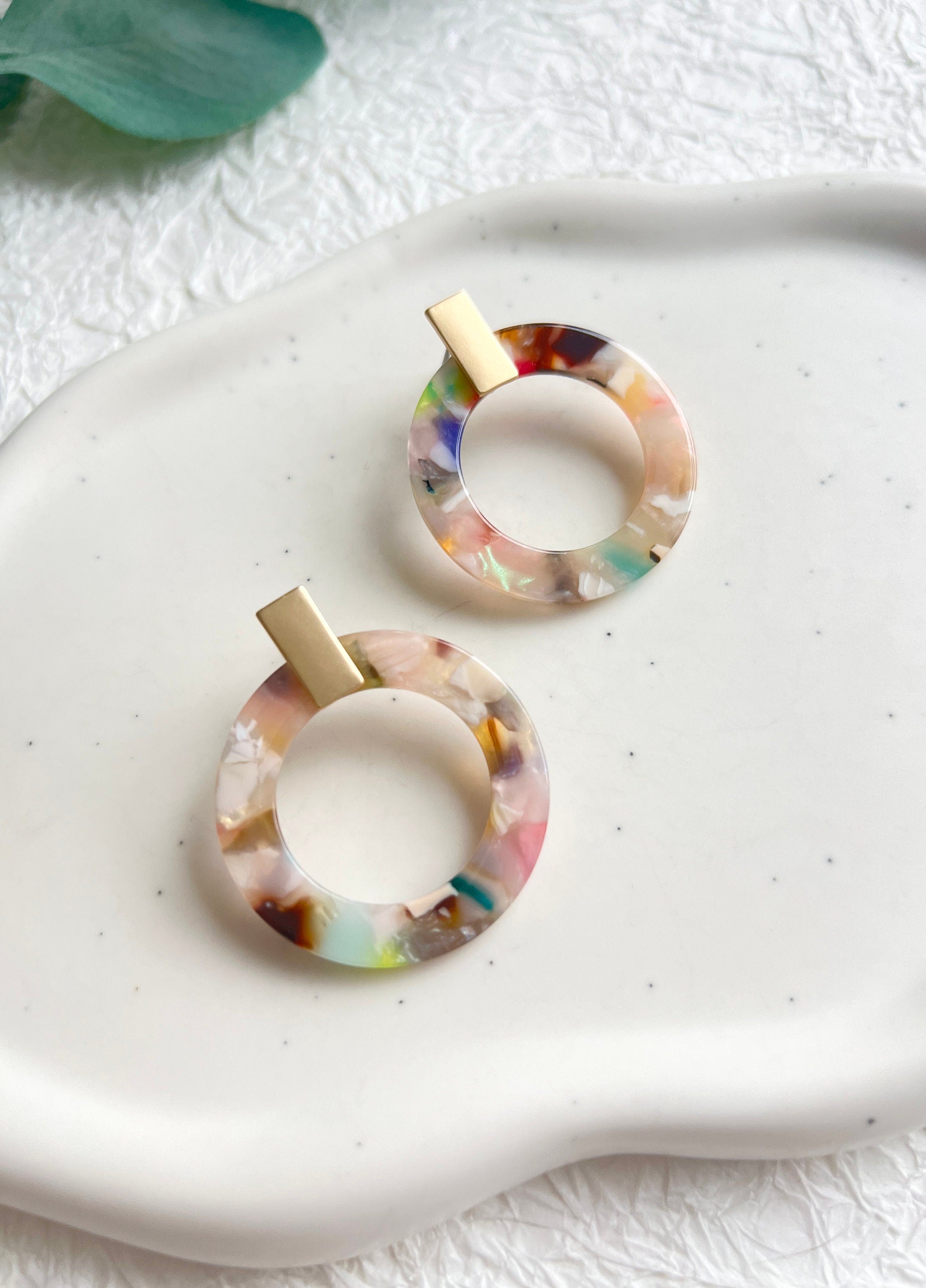 Lange Ohrringe bunt, gold Detail, Acryl, runde Ohrringe, Kreis Form, Trend, moderner Ohrschmuck,-Ohrringe-Schmuckblüte