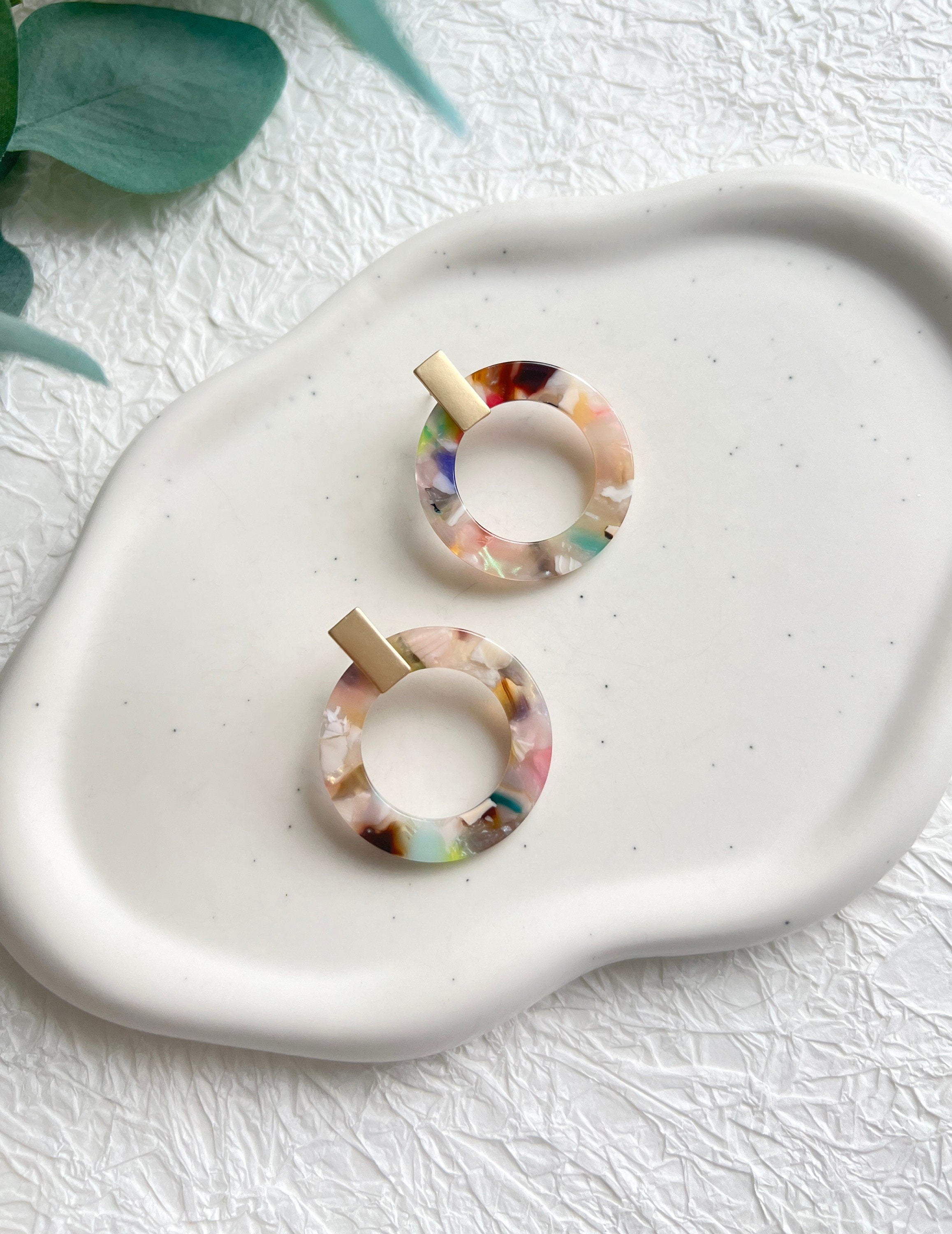 Lange Ohrringe bunt, gold Detail, Acryl, runde Ohrringe, Kreis Form, Trend, moderner Ohrschmuck,-Ohrringe-Schmuckblüte