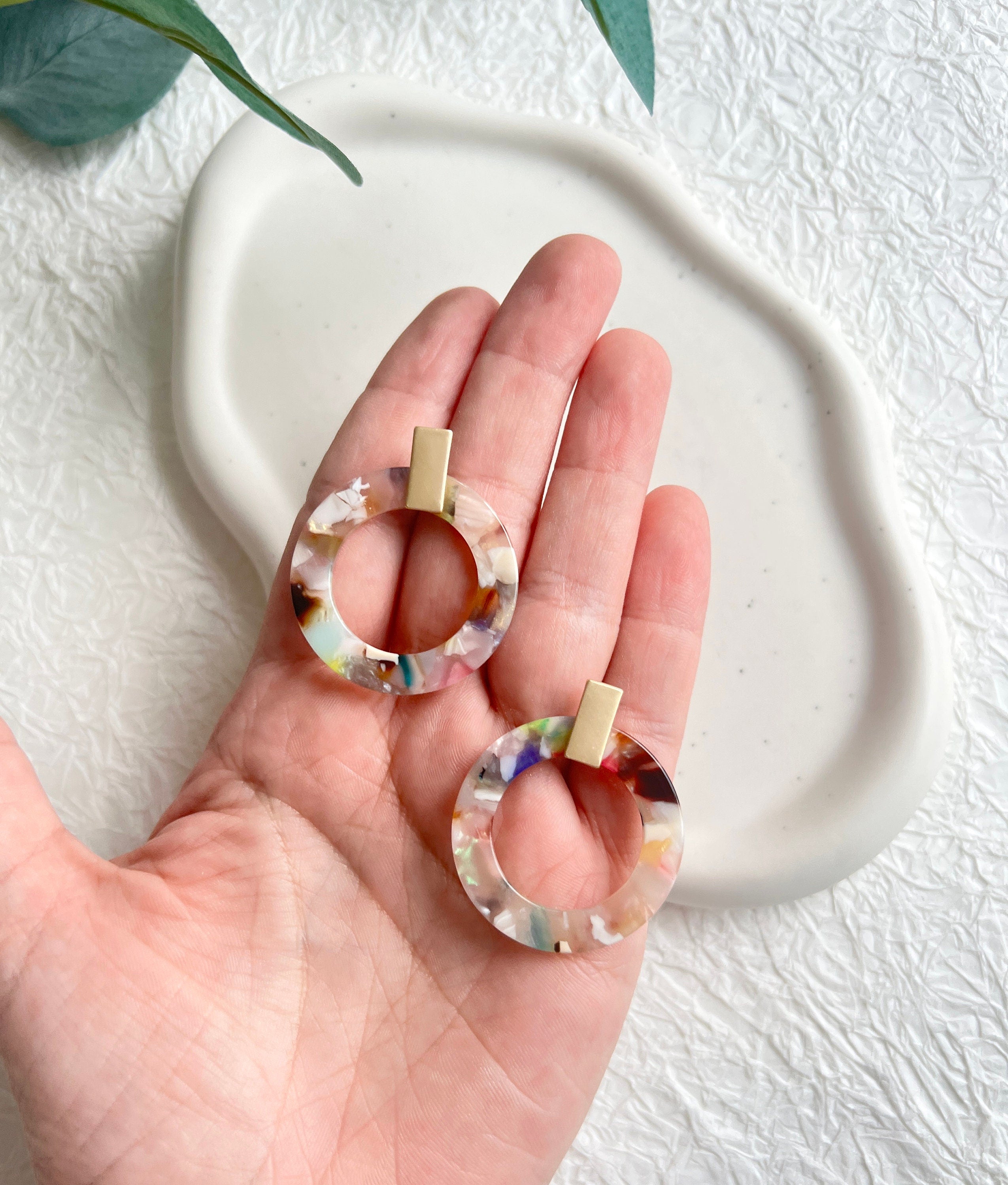 Lange Ohrringe bunt, gold Detail, Acryl, runde Ohrringe, Kreis Form, Trend, moderner Ohrschmuck,-Ohrringe-Schmuckblüte