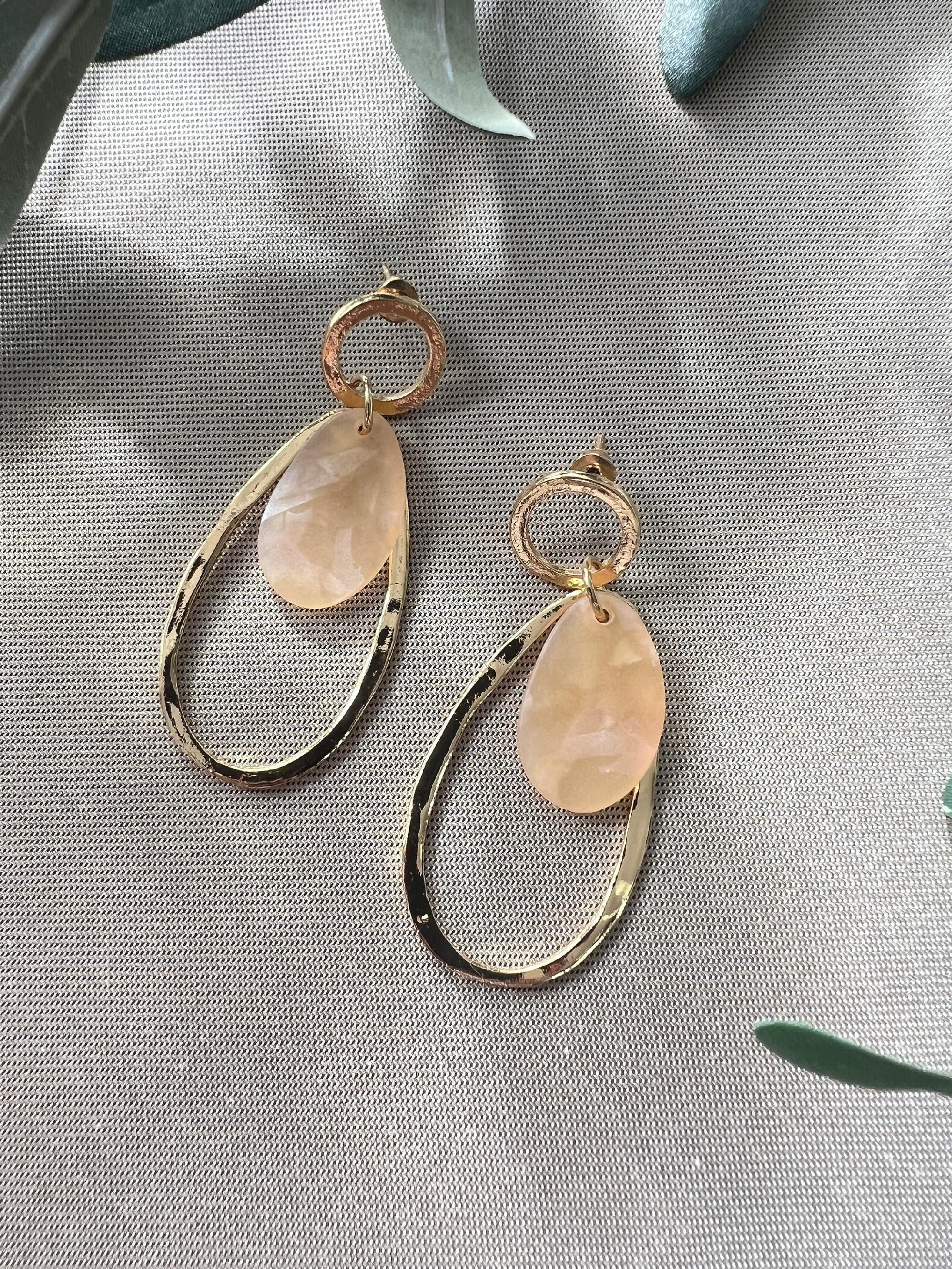 Lange Ohrringe gold und weiß, Ovale Hängeohrringe, eleganter Braut Ohrschmuck - Orange/Beige-Ohrringe-Schmuckblüte