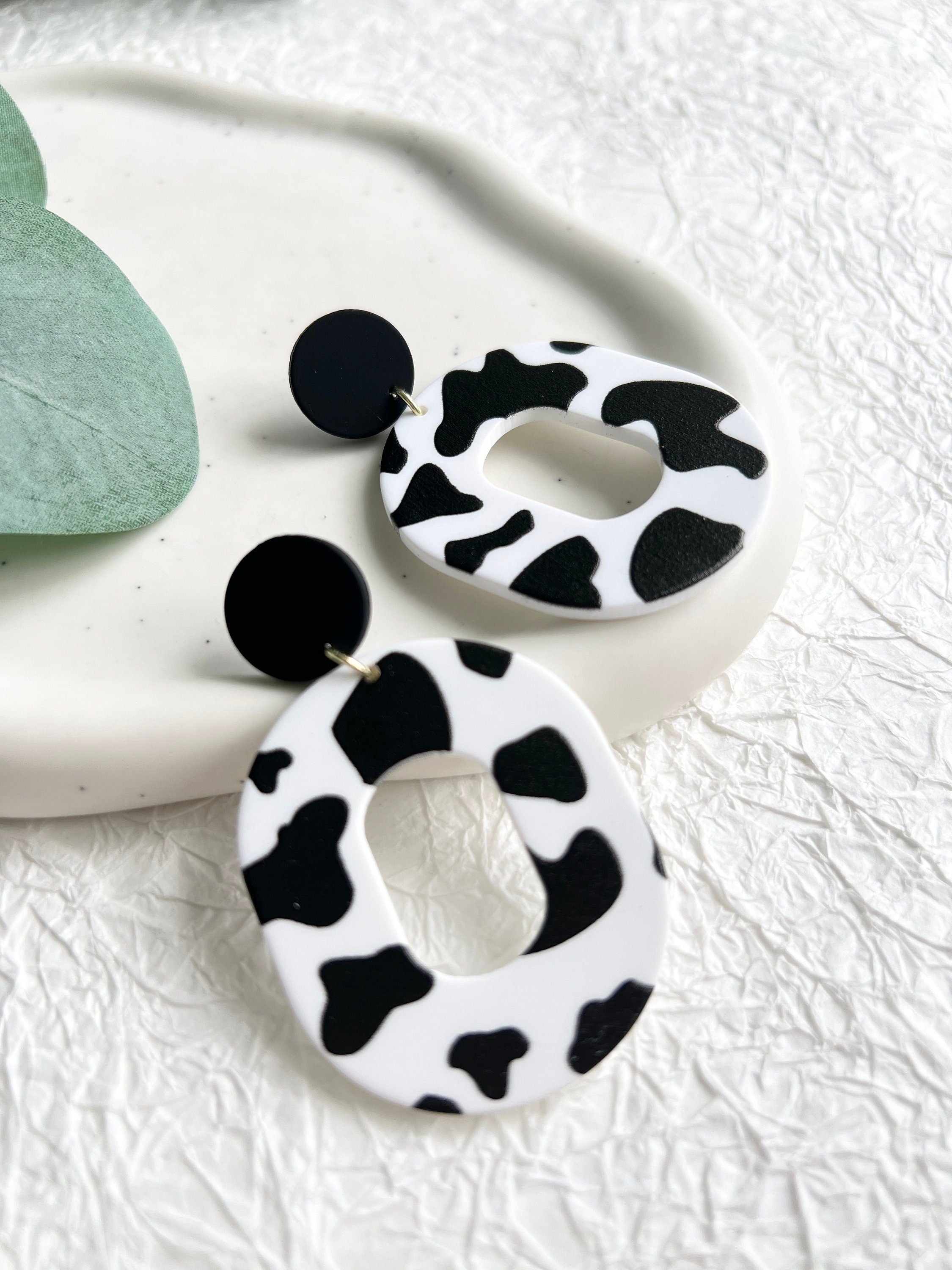 Lange Ohrringe, weiß und schwarz, Ovale runde Hängeohrringe, moderner Ohrschmuck, trend-Ohrringe-Schmuckblüte