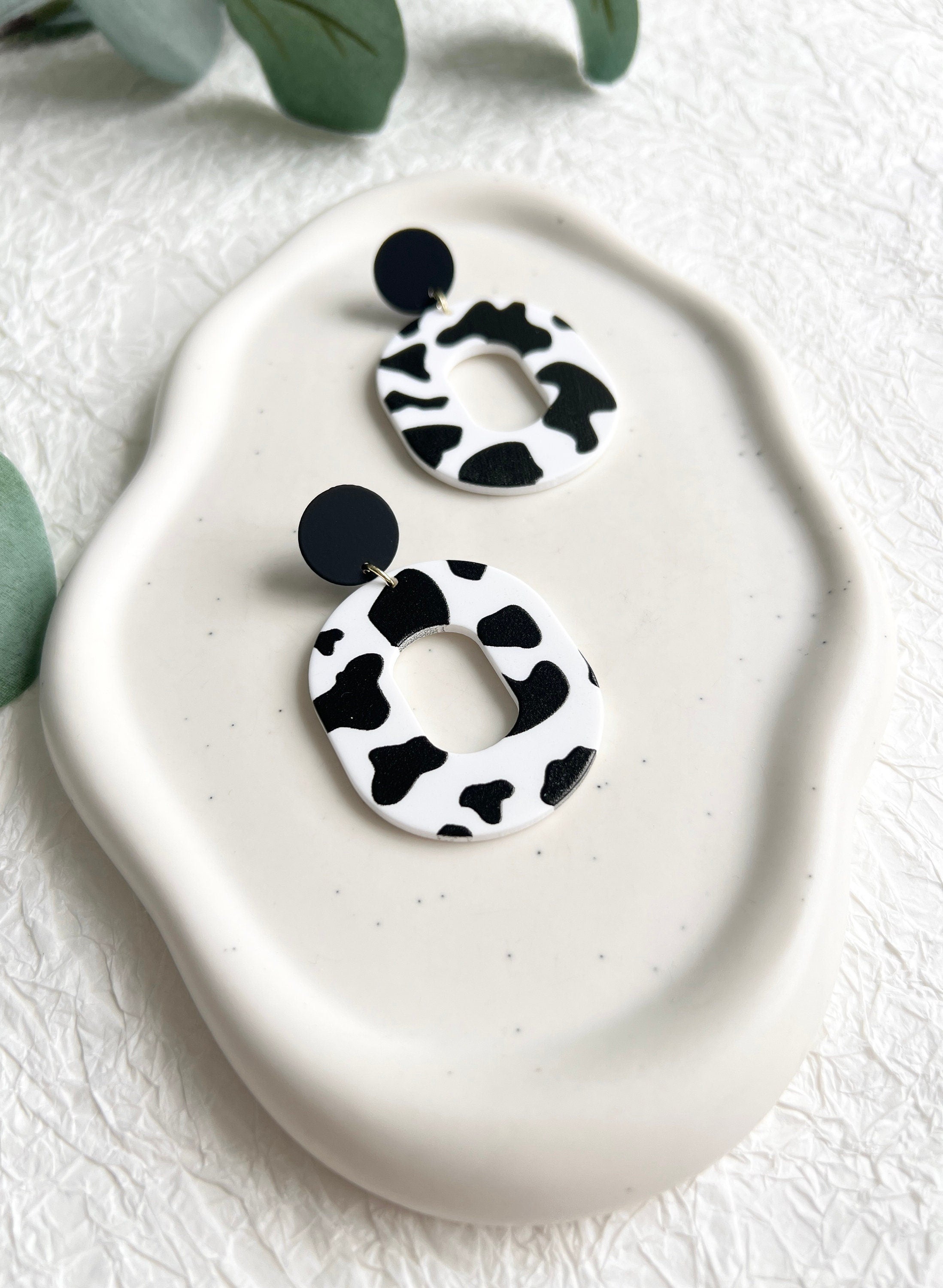 Lange Ohrringe, weiß und schwarz, Ovale runde Hängeohrringe, moderner Ohrschmuck, trend-Ohrringe-Schmuckblüte