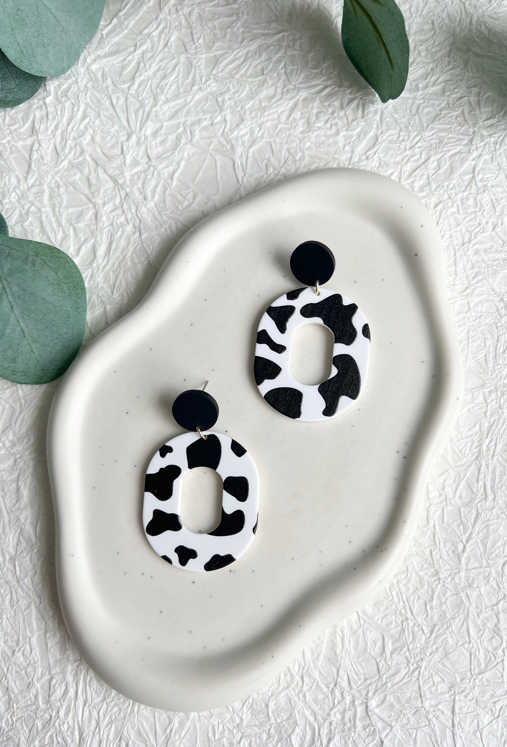 Lange Ohrringe, weiß und schwarz, Ovale runde Hängeohrringe, moderner Ohrschmuck, trend-Ohrringe-Schmuckblüte