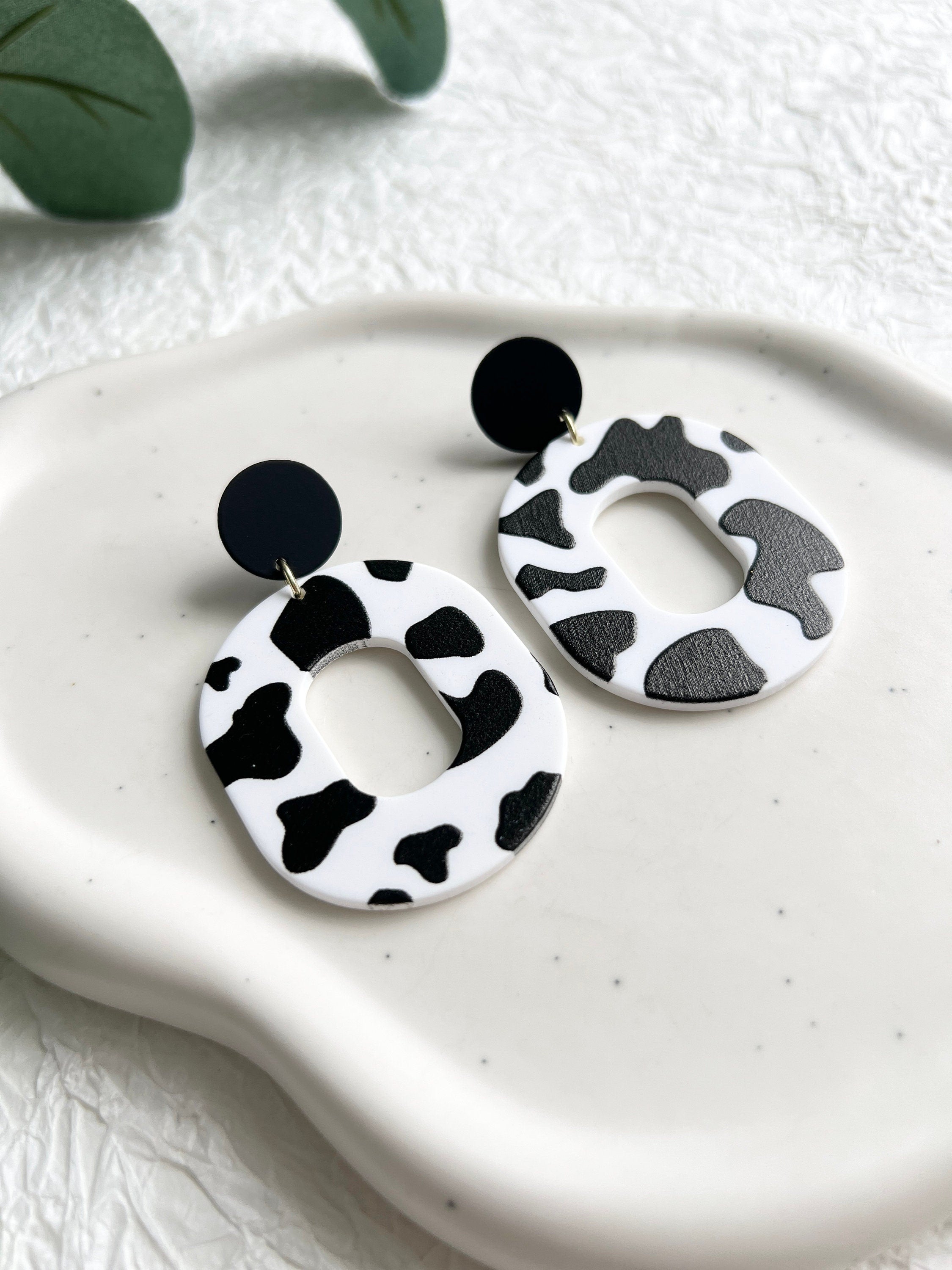 Lange Ohrringe, weiß und schwarz, Ovale runde Hängeohrringe, moderner Ohrschmuck, trend-Ohrringe-Schmuckblüte