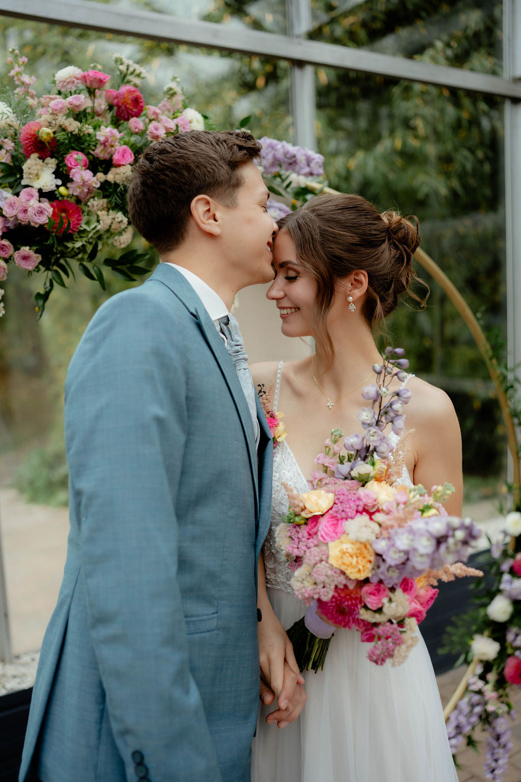 Goldene Brauthalskette, glänzende Zirkonia Steine, Blätterform, feine Kette, Gold, Geschenk für Sie, Weihnachtsgeschenkt Frauen, Schmuck Hochzeit, Braut, Hochwertige Halskette, edeler Brautschmuck, eleganter Damenschmuck