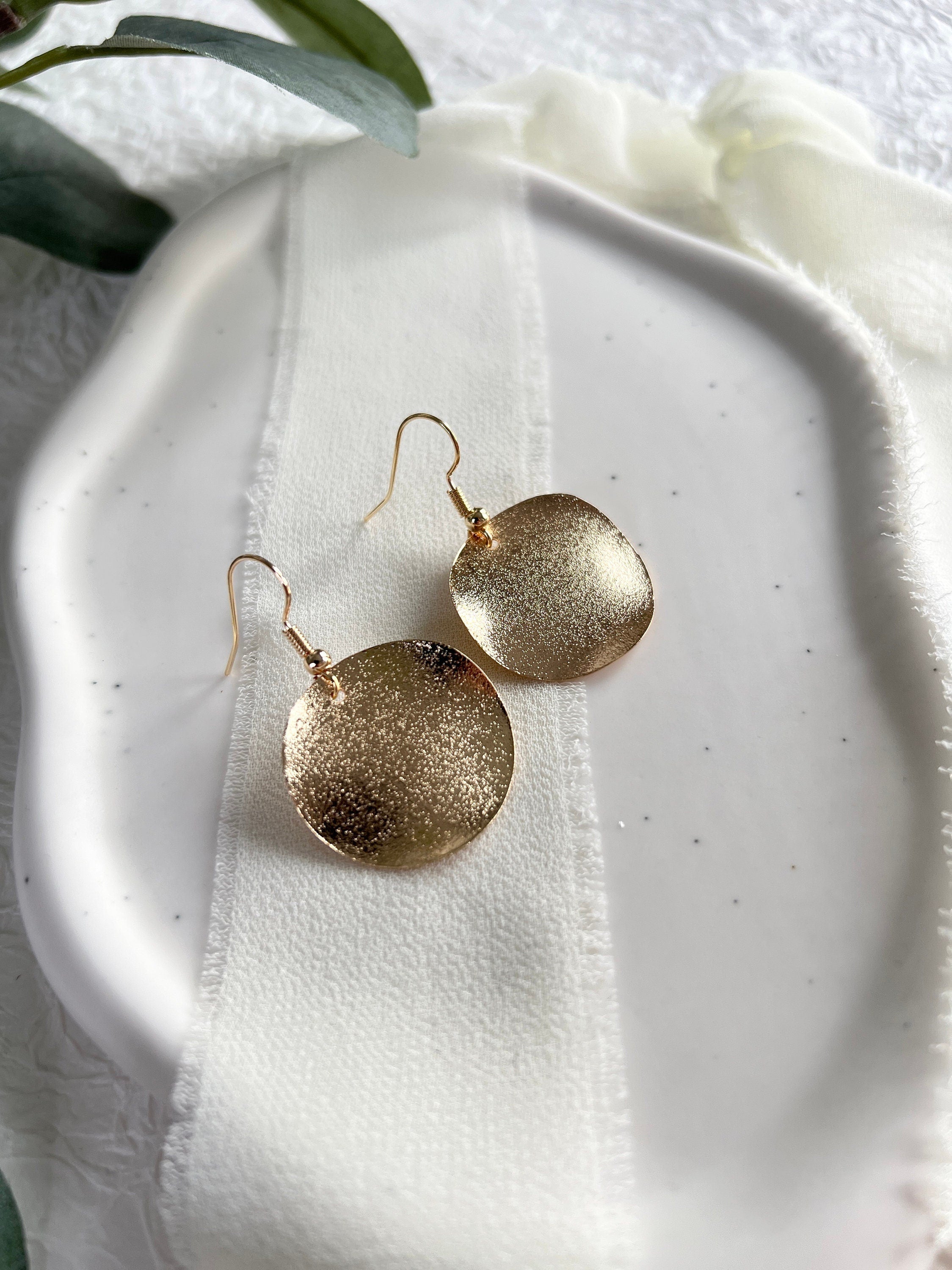 Moderne Ohrringe, Gold, Roségold, schlicht und minimalistisch, rund, uneben Hängeohrringe,-Ohrringe-Schmuckblüte