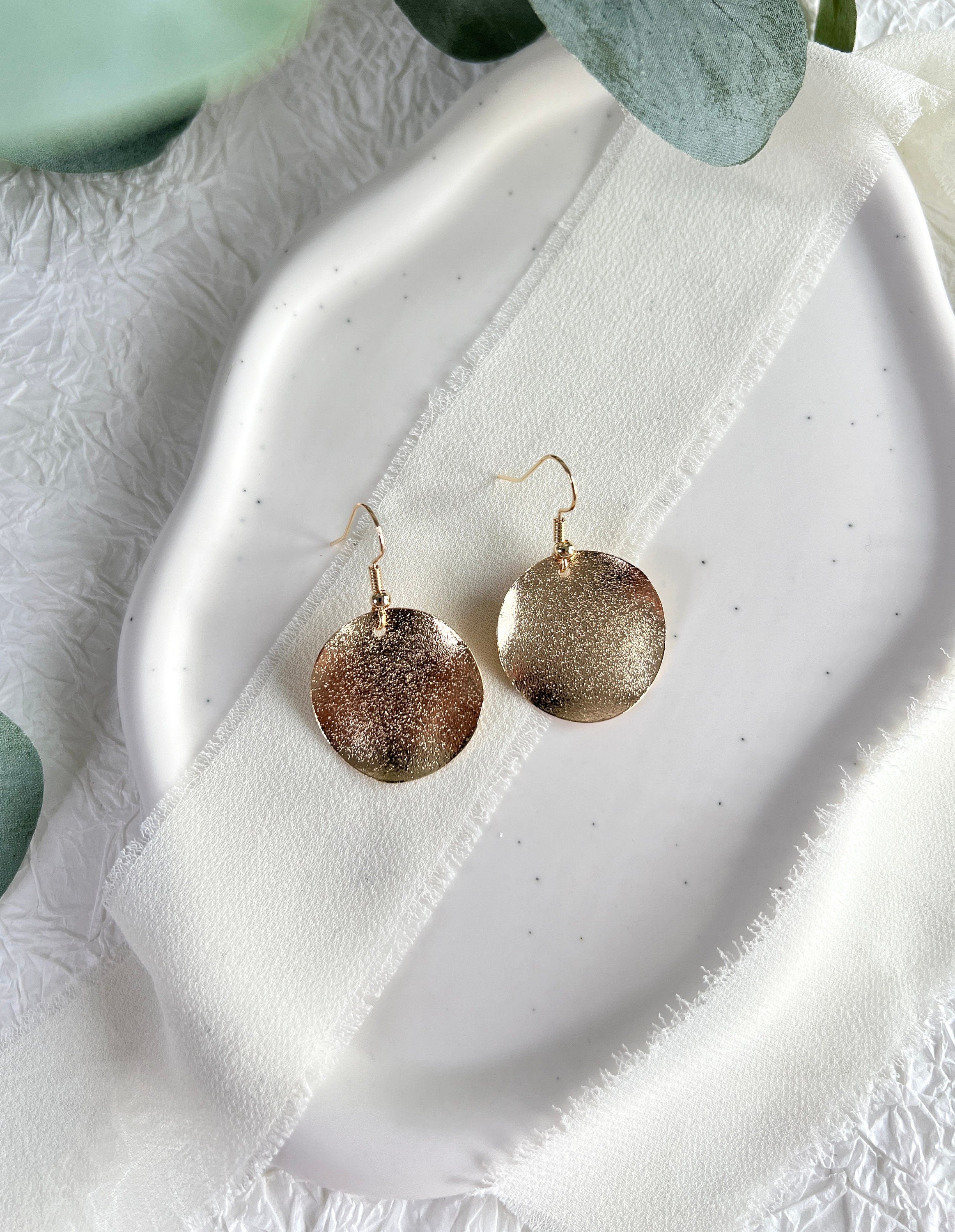 Moderne Ohrringe, Gold, Roségold, schlicht und minimalistisch, rund, uneben Hängeohrringe,-Ohrringe-Schmuckblüte