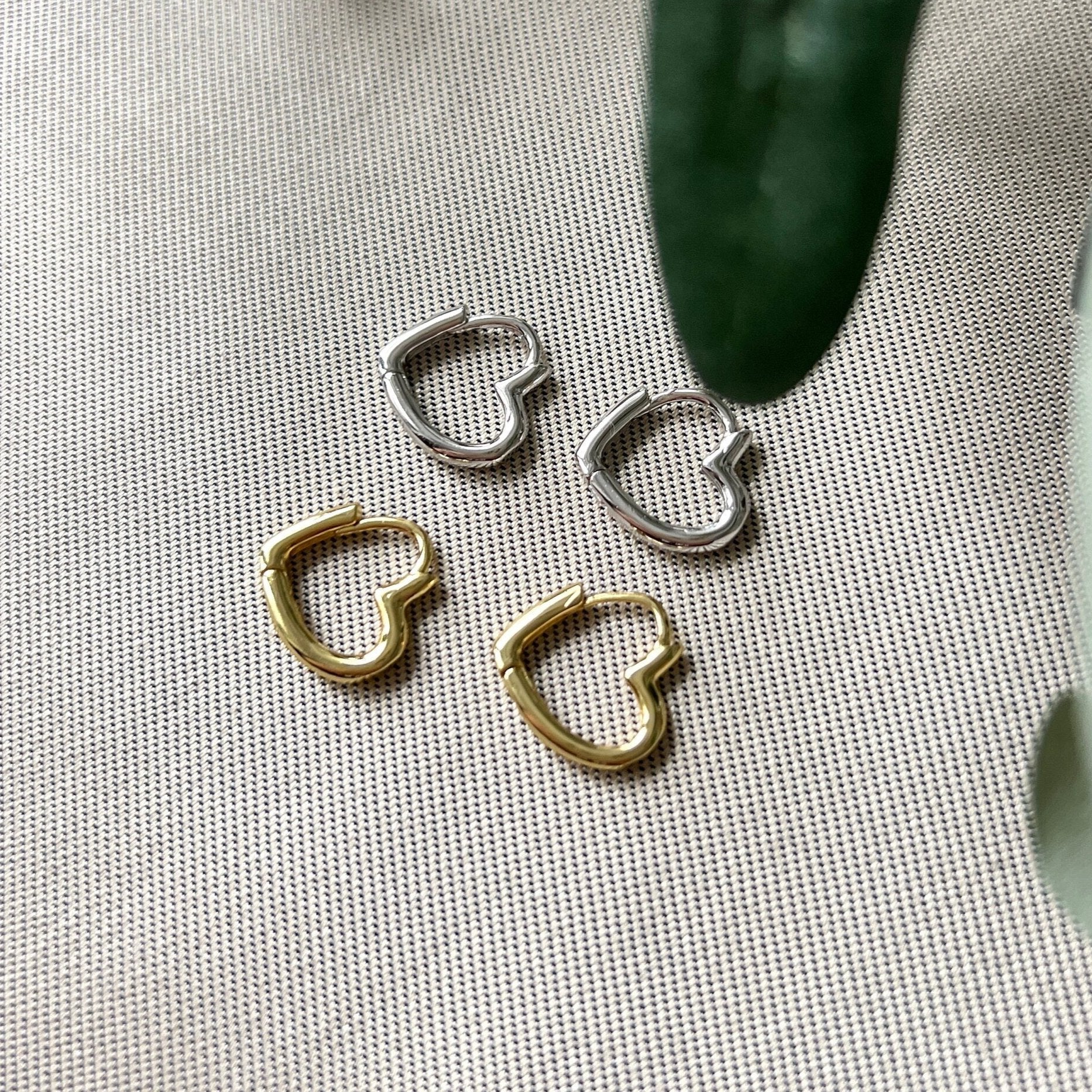Ohrringe 925 Silber, 18k Gold, Herz Ohrringe, Huggie Ohrringe, Hoops, Creolen, Ohrstecker - Silber-Ohrringe-Schmuckblüte