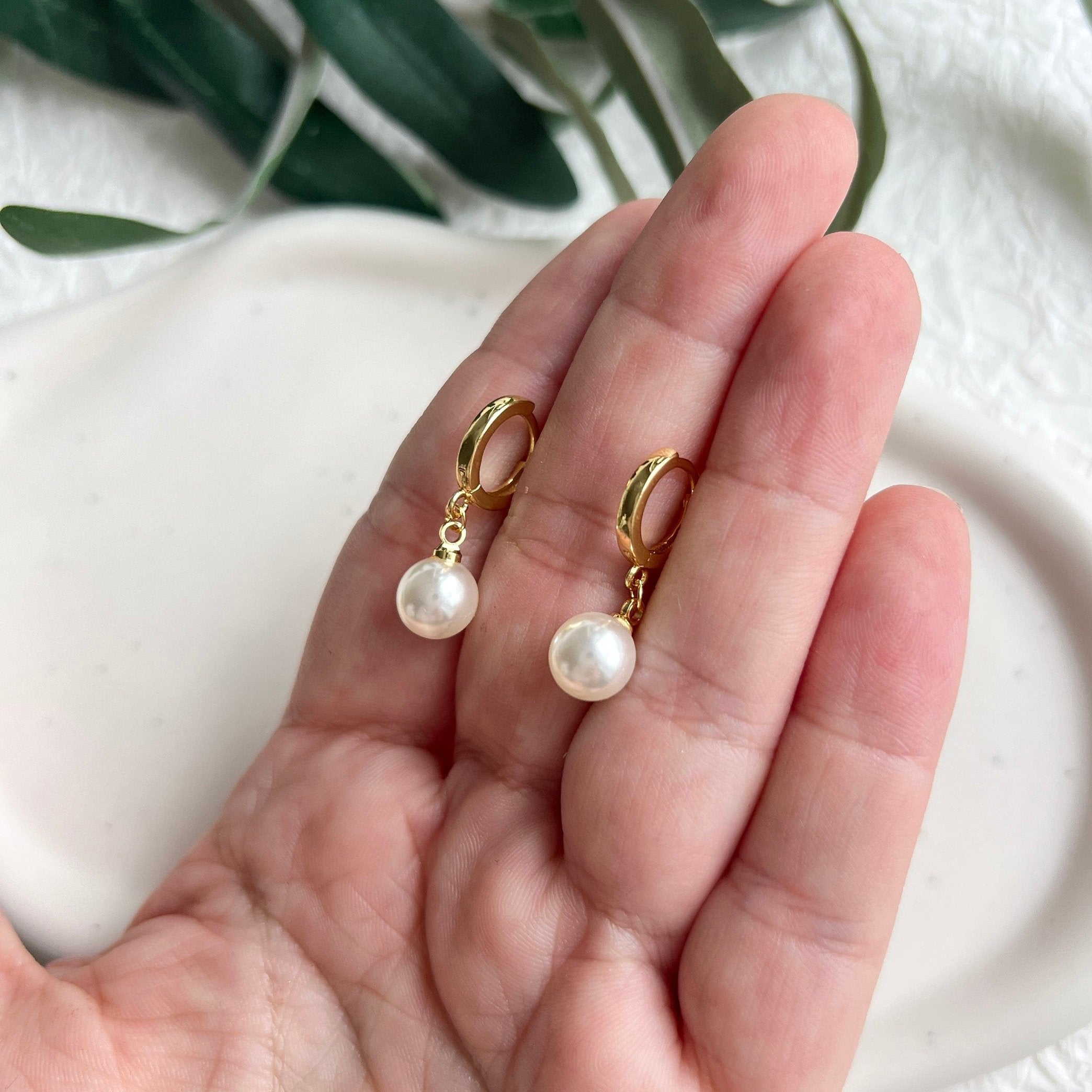 Ohrringe Braut, Creolen, Gold, Anhänger weiße Perle, eleganter Brautschmuck, Brautohrringe,-Ohrringe-Schmuckblüte