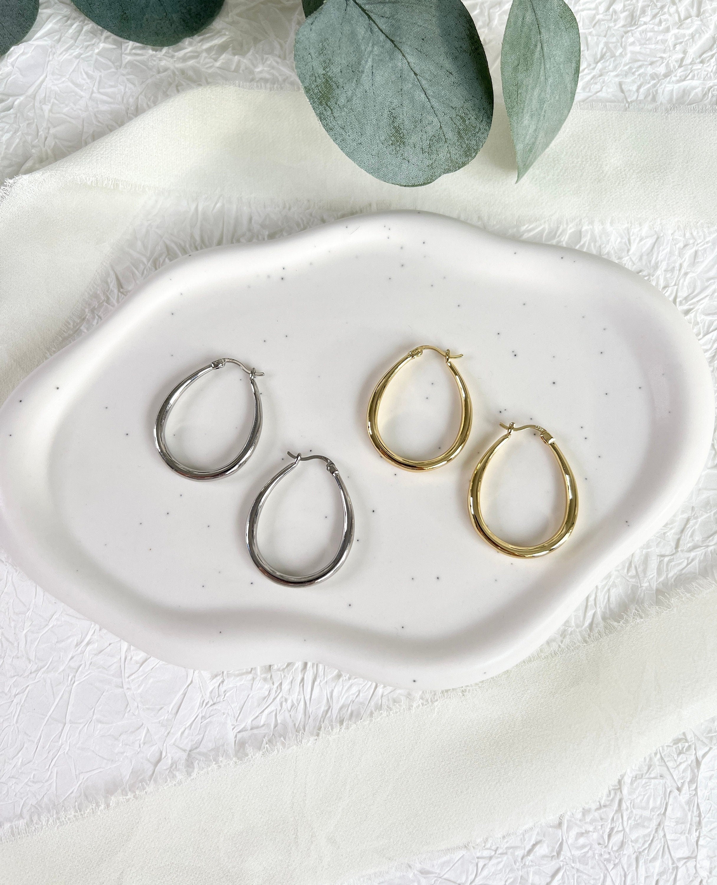 Ohrringe Creolen, Silber und Gold, moderne Kreolen, minimalistisch elegante Hängeohrringe, - Gold-Ohrringe-Schmuckblüte