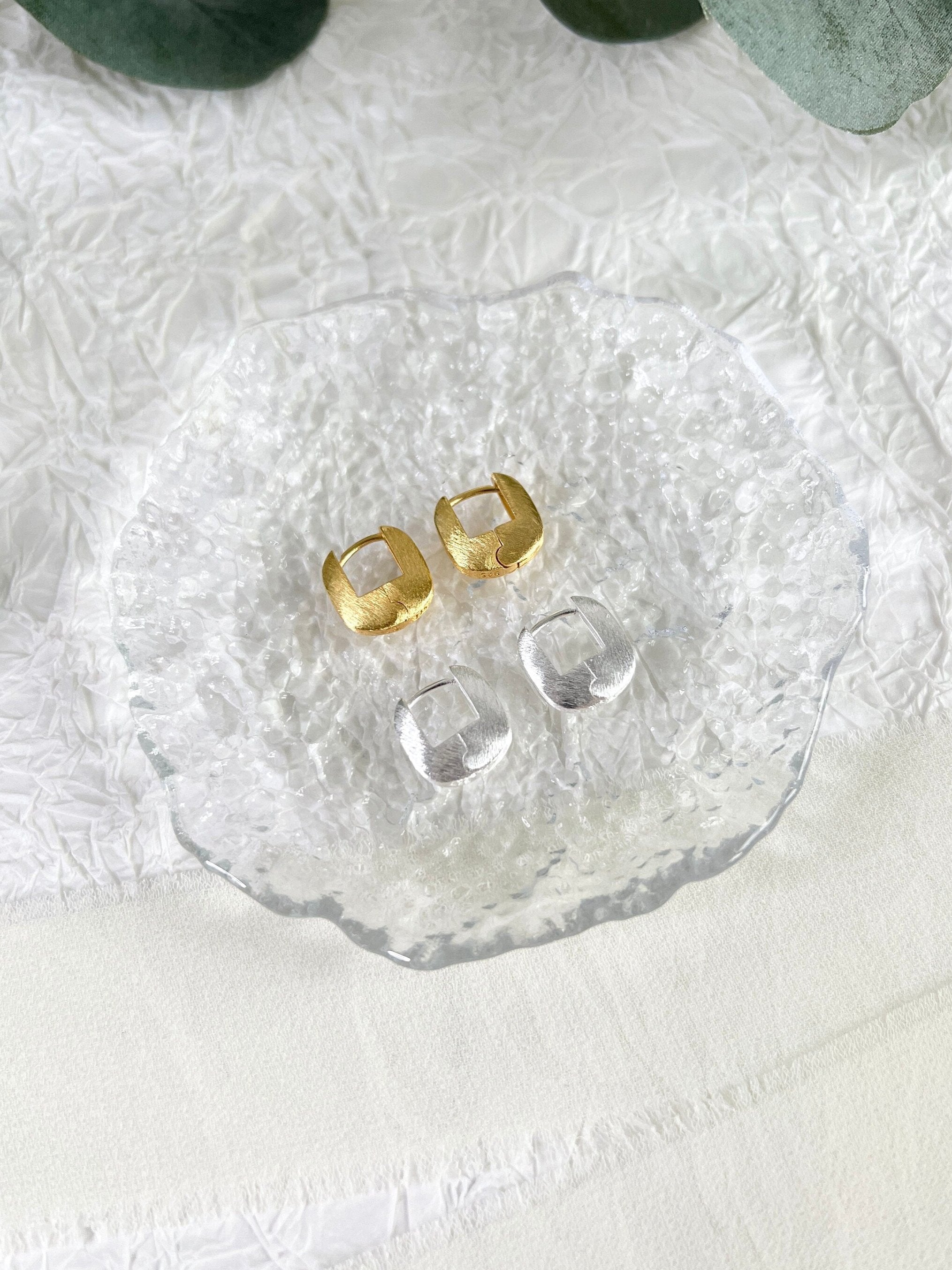 Ohrringe, Creolen, gebürsteter Edelstahl, Silber und Gold, moderne Kreolen rechteckig, - Gold-Ohrringe-Schmuckblüte